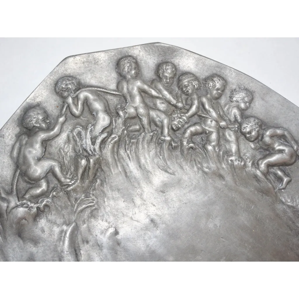 1900s French Art Nouveau Sculpted Pewter Dish with Fishing Putti in Relief