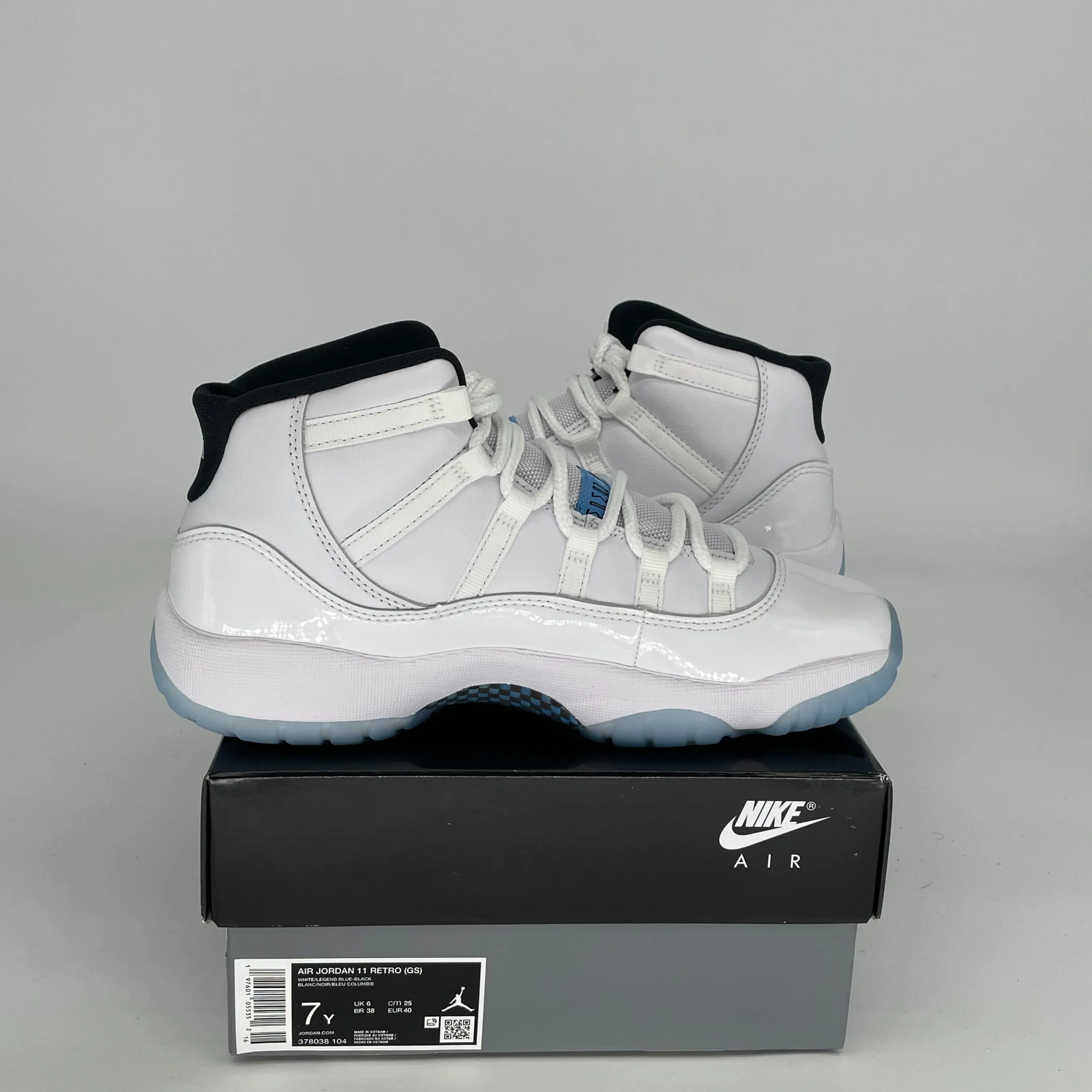 AIR JORDAN 11 LEGEND BLUE SIZE 7Y 378038-104