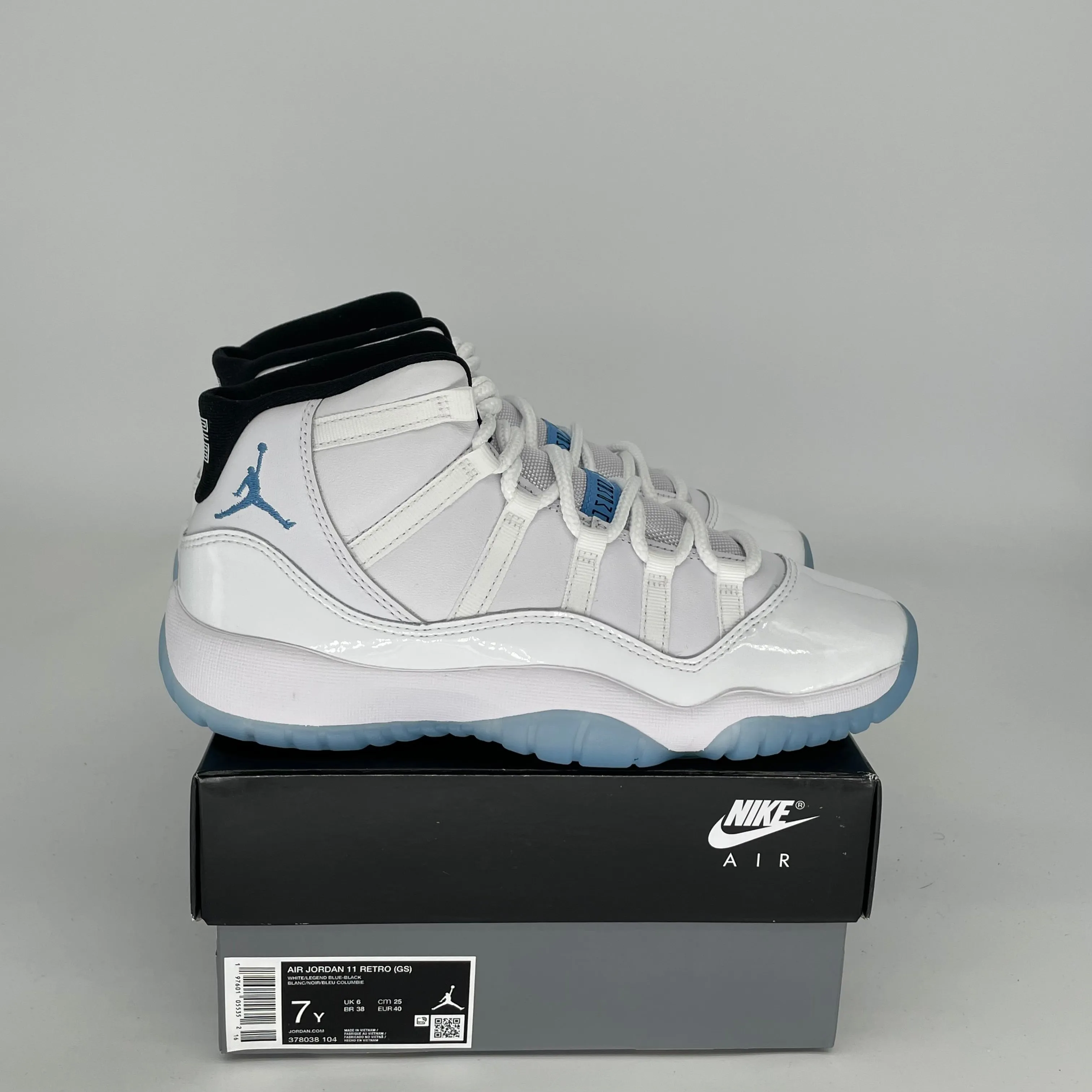 AIR JORDAN 11 LEGEND BLUE SIZE 7Y 378038-104