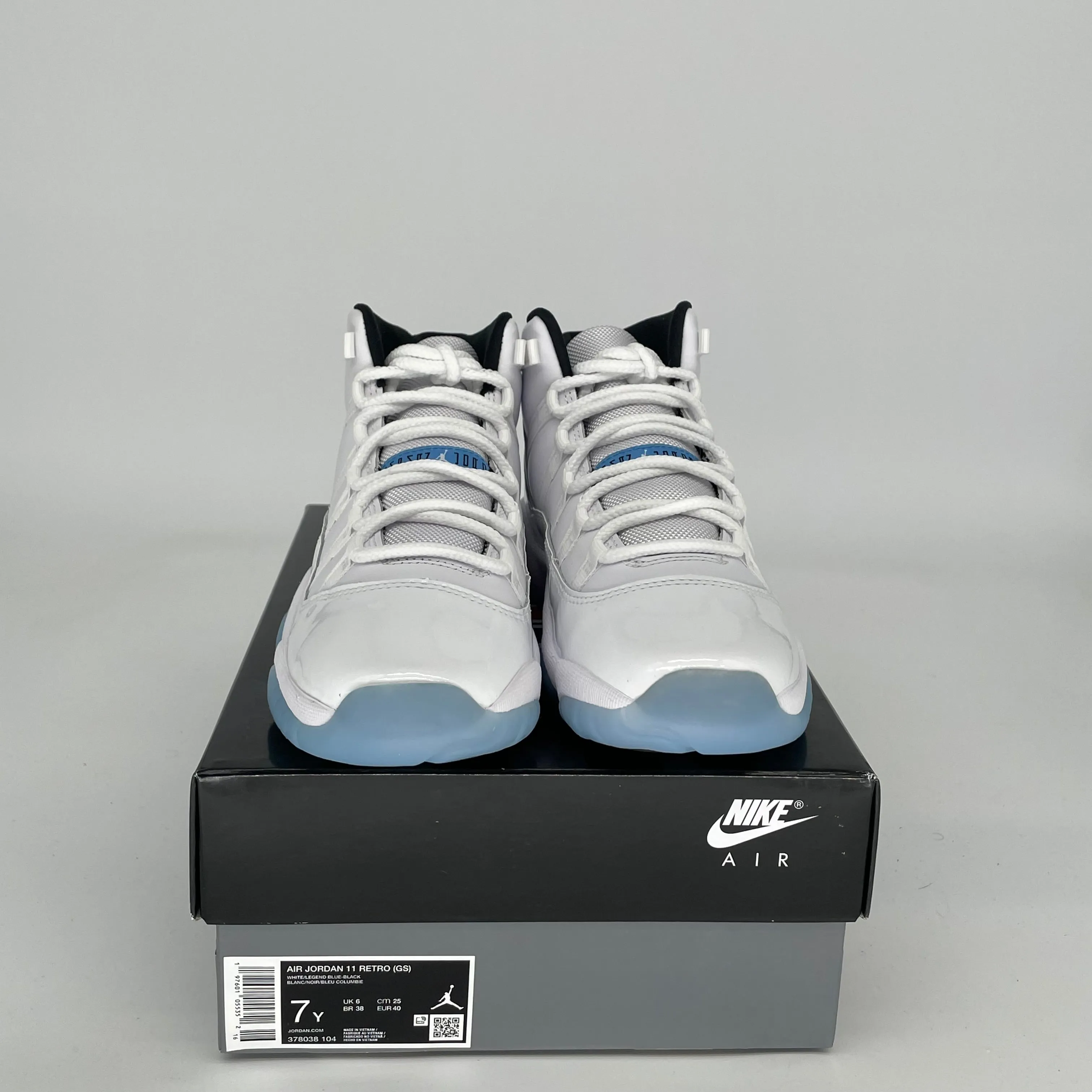 AIR JORDAN 11 LEGEND BLUE SIZE 7Y 378038-104