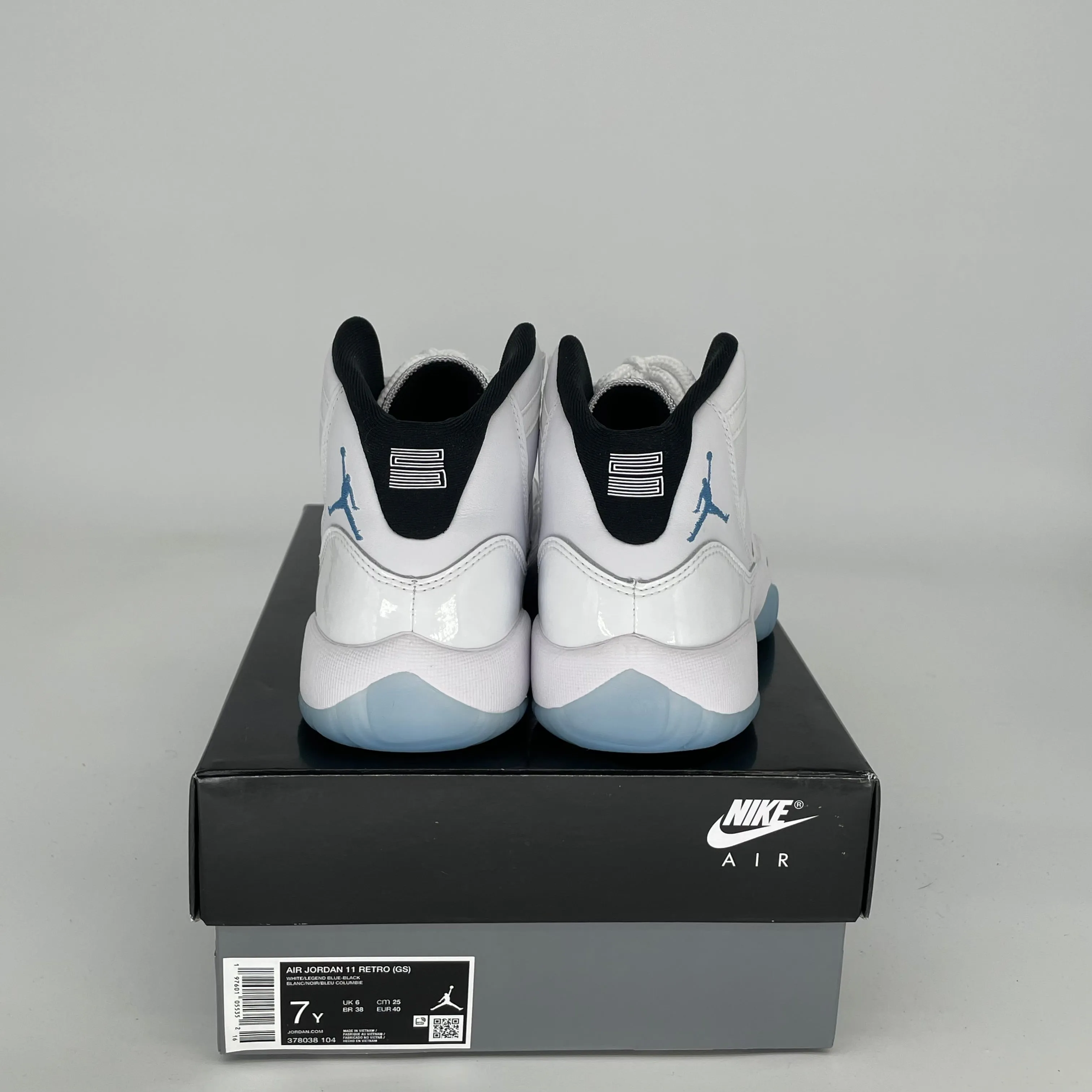AIR JORDAN 11 LEGEND BLUE SIZE 7Y 378038-104