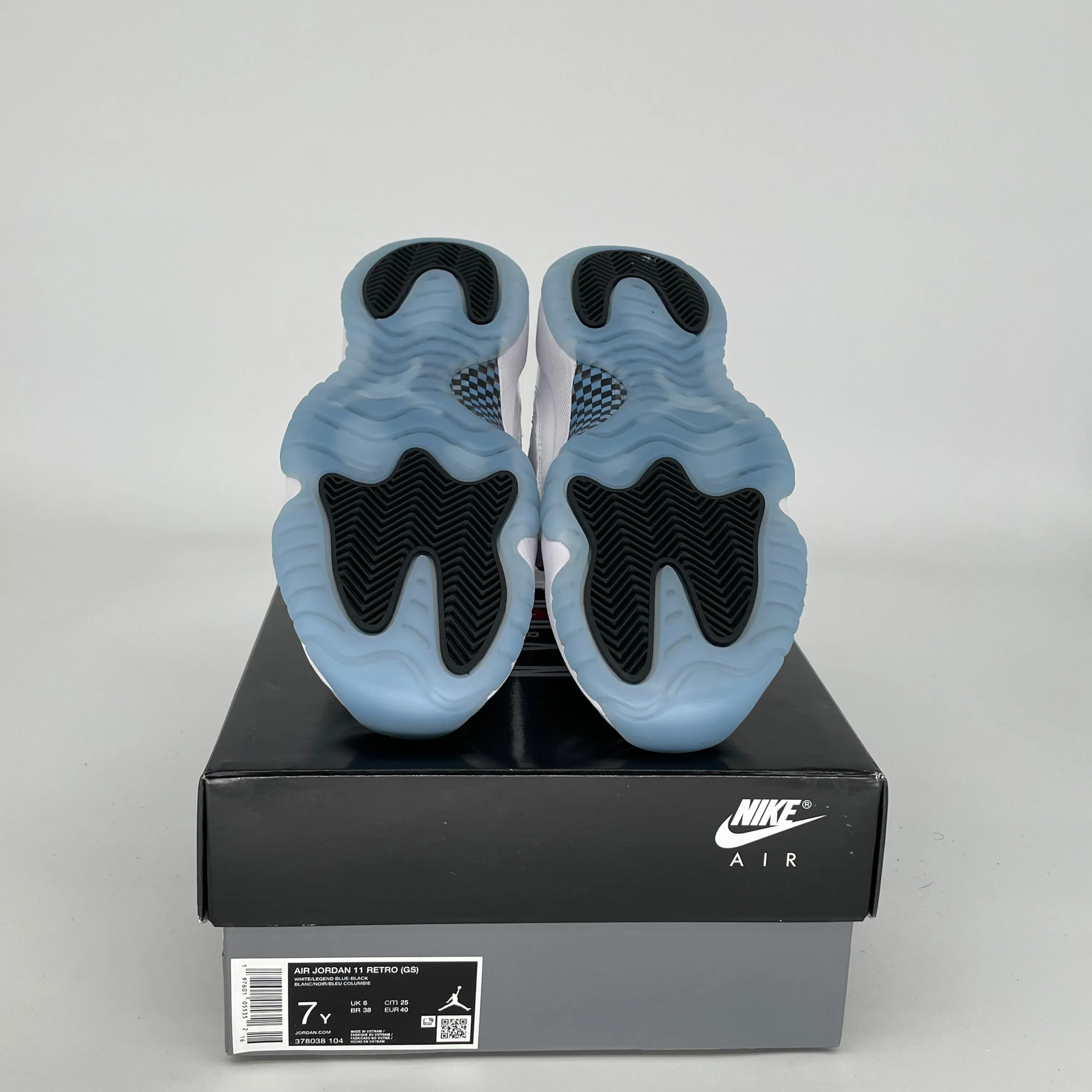 AIR JORDAN 11 LEGEND BLUE SIZE 7Y 378038-104
