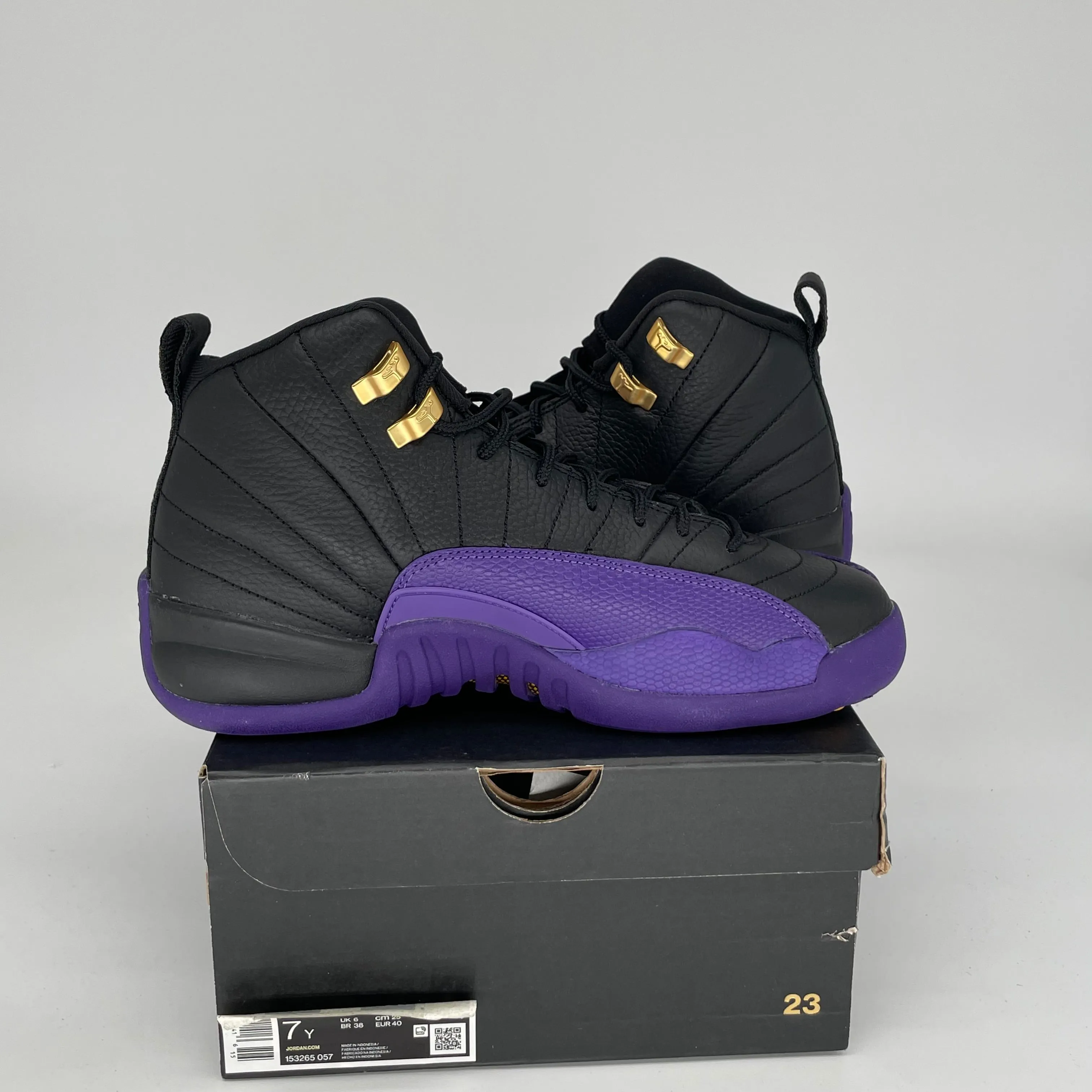 AIR JORDAN 12 FIELD PURPLE SIZE 7Y 153265-057