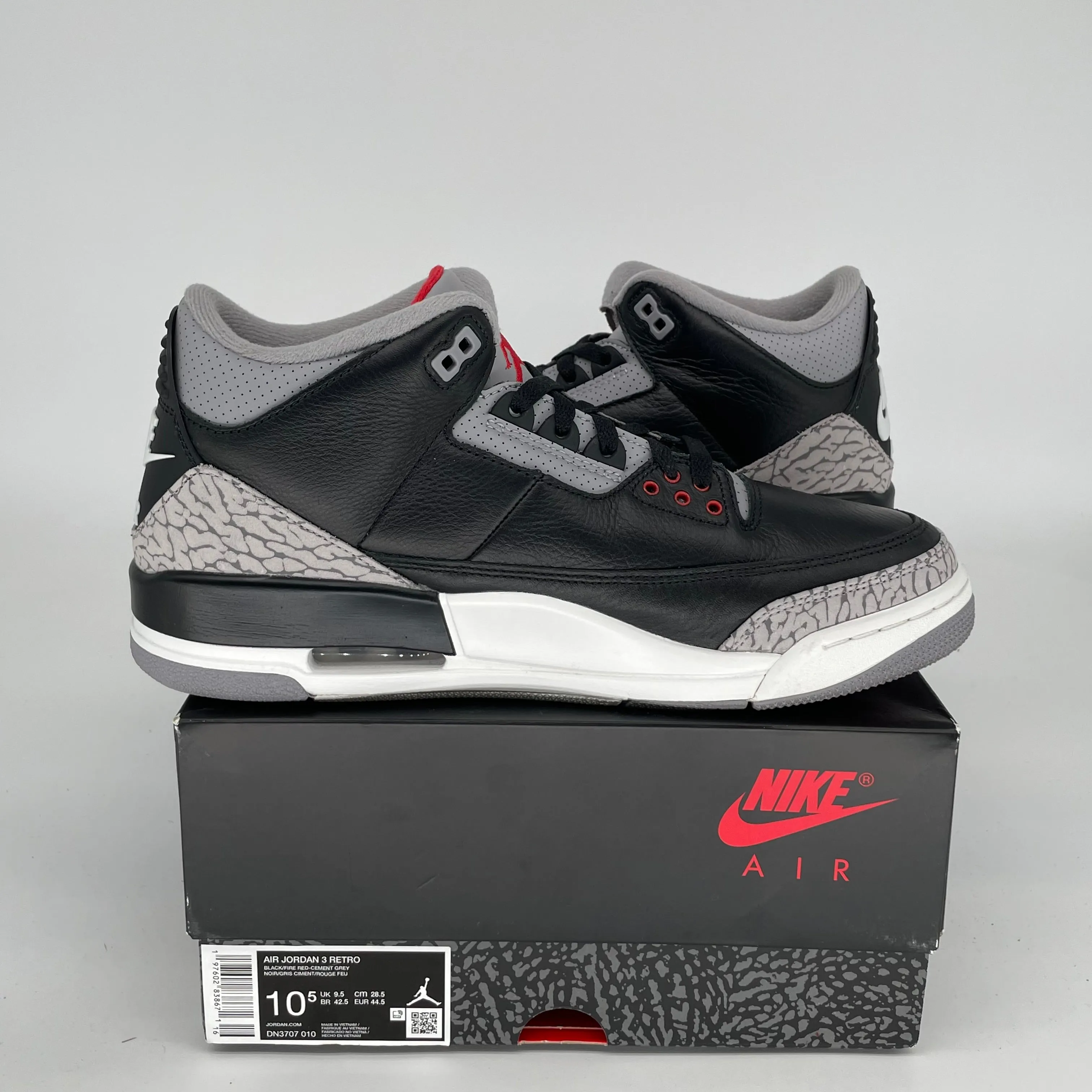 AIR JORDAN 3 BLACK CEMENT SIZE 10.5 DN3707-010