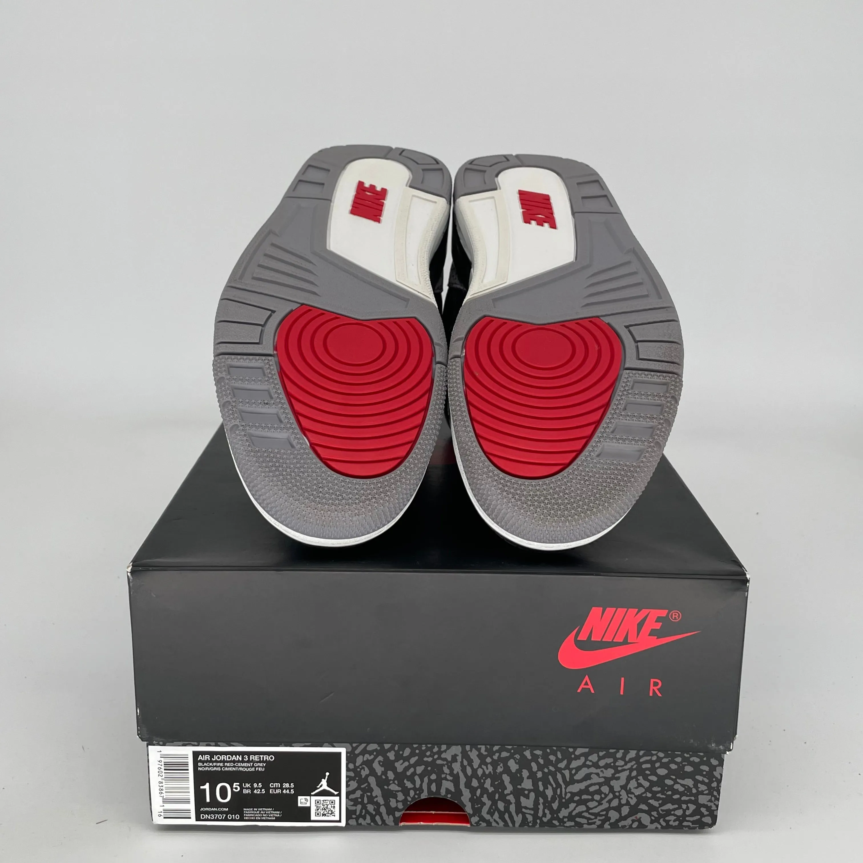 AIR JORDAN 3 BLACK CEMENT SIZE 10.5 DN3707-010