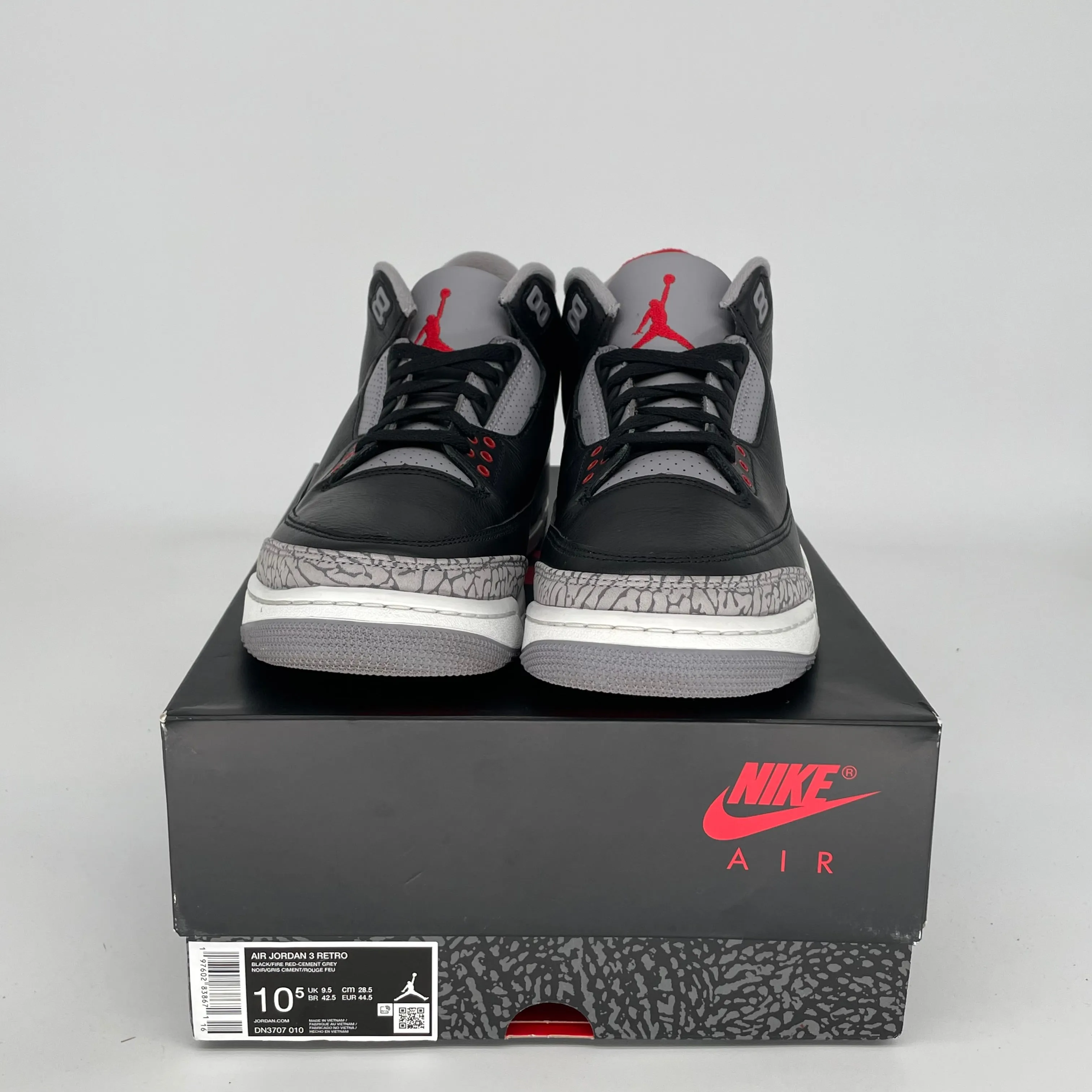 AIR JORDAN 3 BLACK CEMENT SIZE 10.5 DN3707-010
