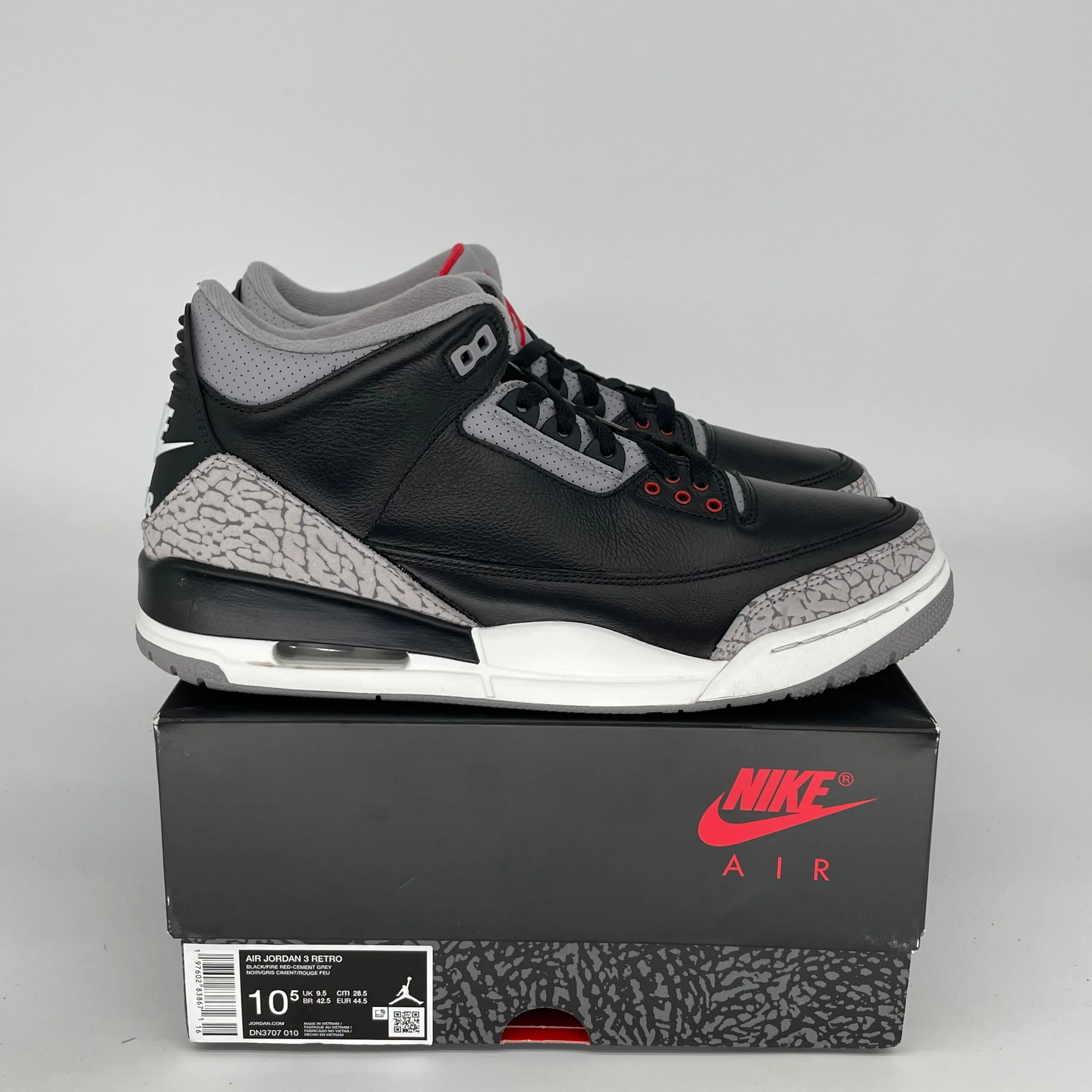 AIR JORDAN 3 BLACK CEMENT SIZE 10.5 DN3707-010