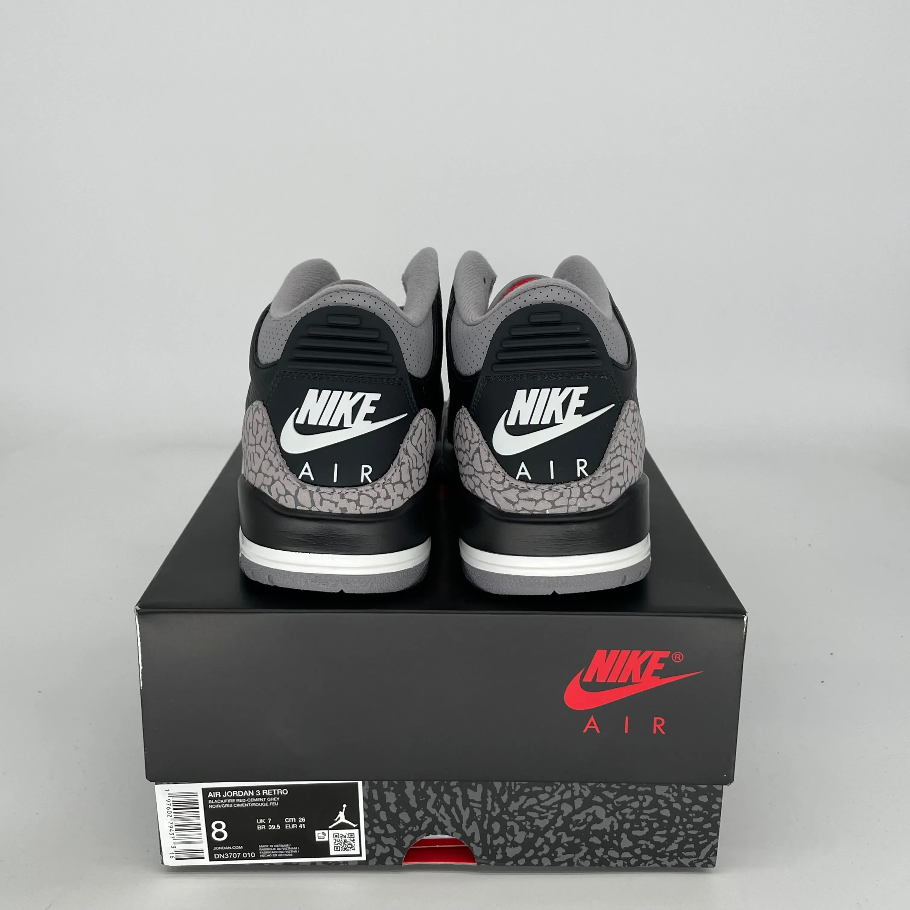 AIR JORDAN 3 BLACK CEMENT SIZE 8 DN3707-010