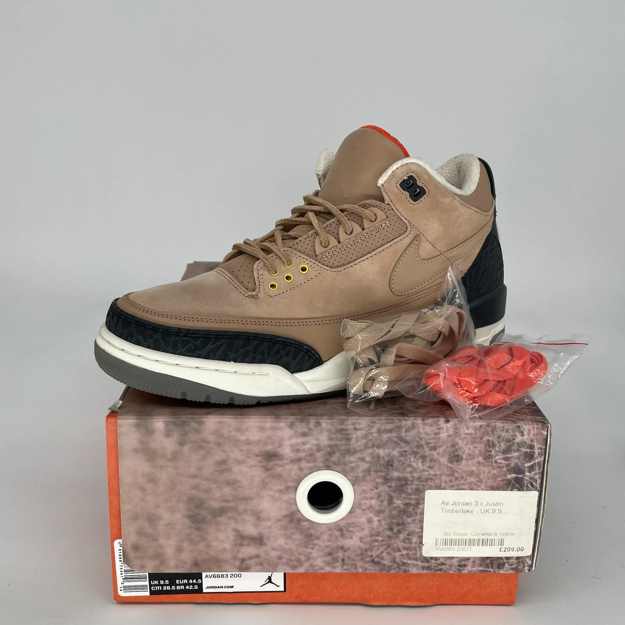 AIR JORDAN 3 JTH BIO BEIGE SIZE 10.5 AV6683-200