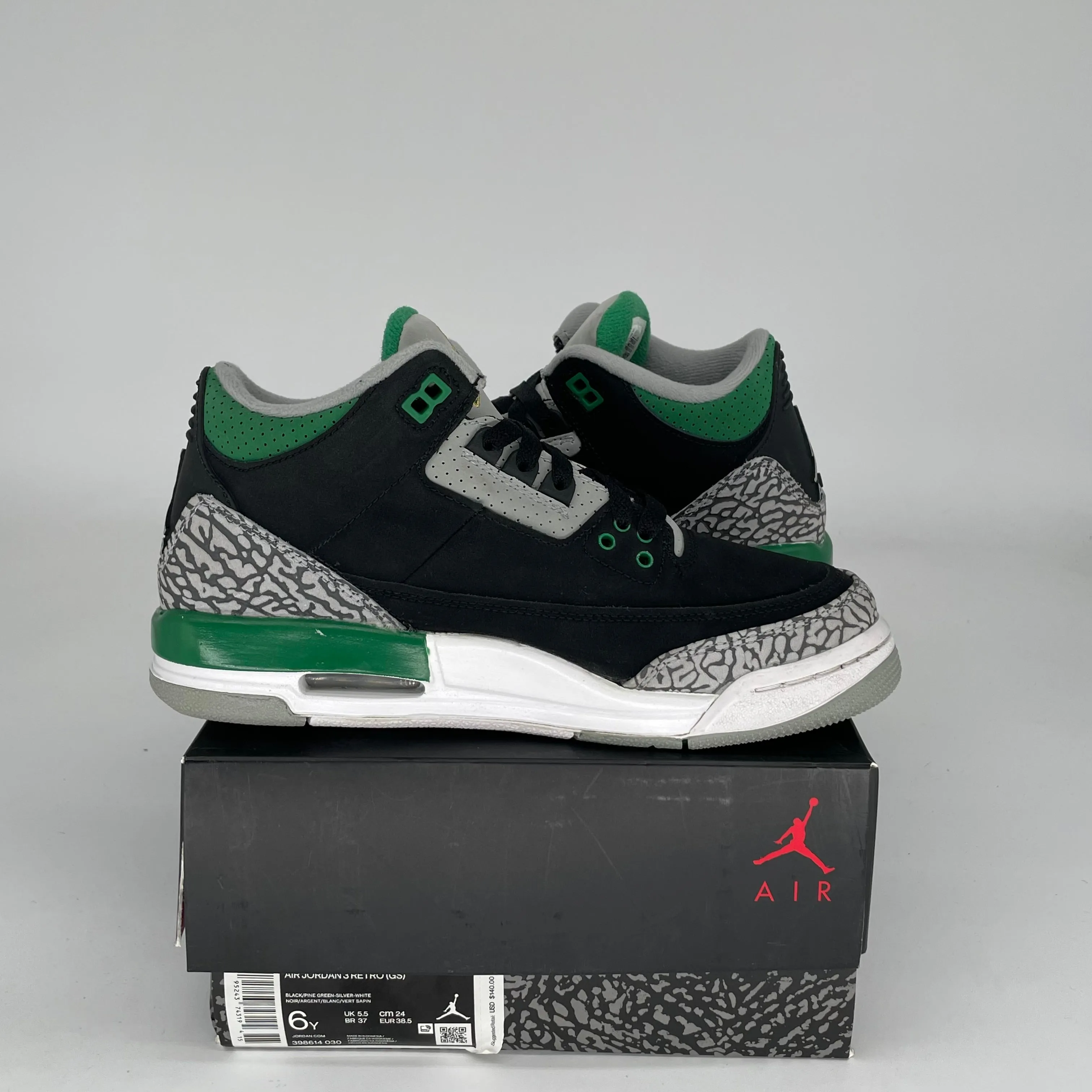 AIR JORDAN 3 PINE GREEN SIZE 6Y 398614-030