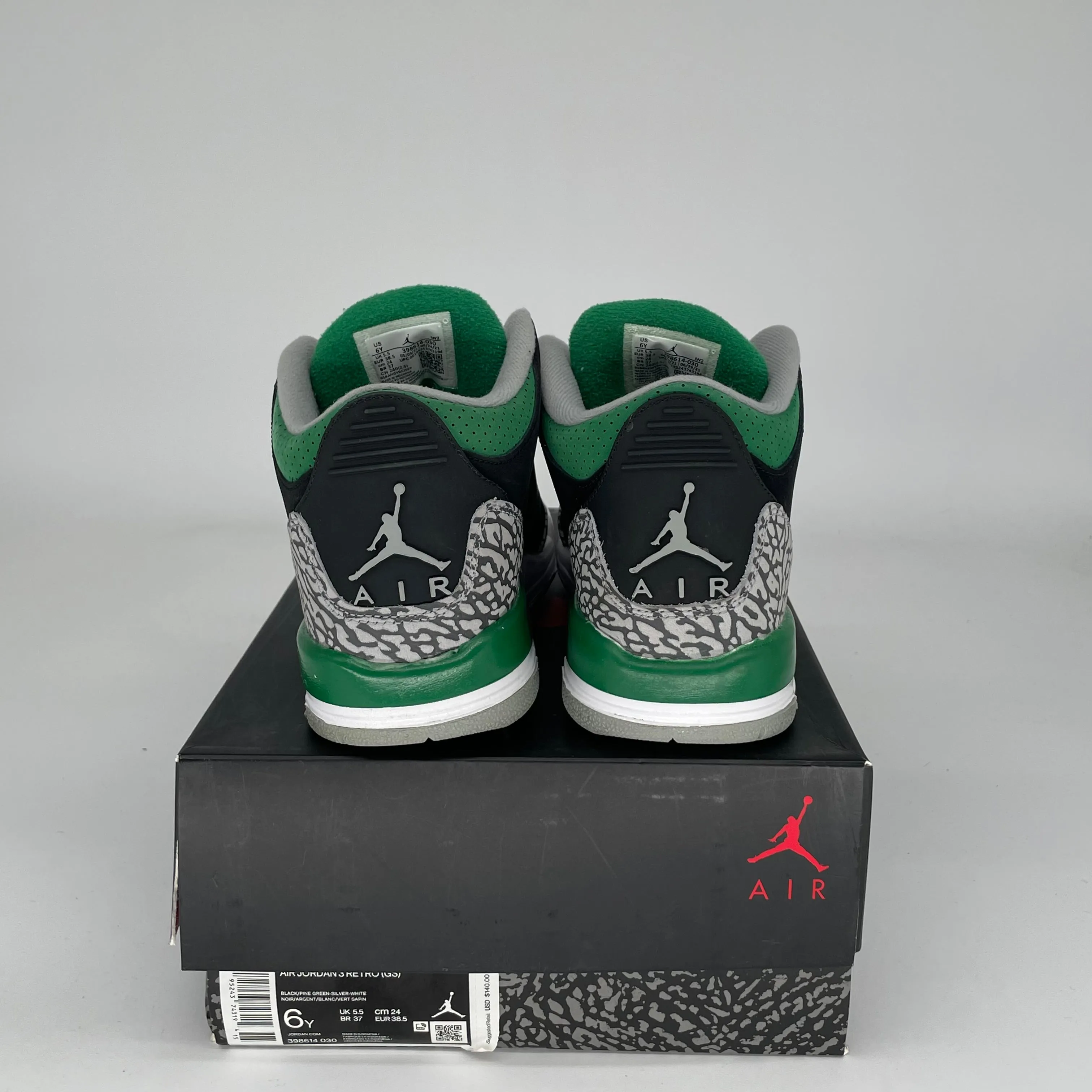 AIR JORDAN 3 PINE GREEN SIZE 6Y 398614-030