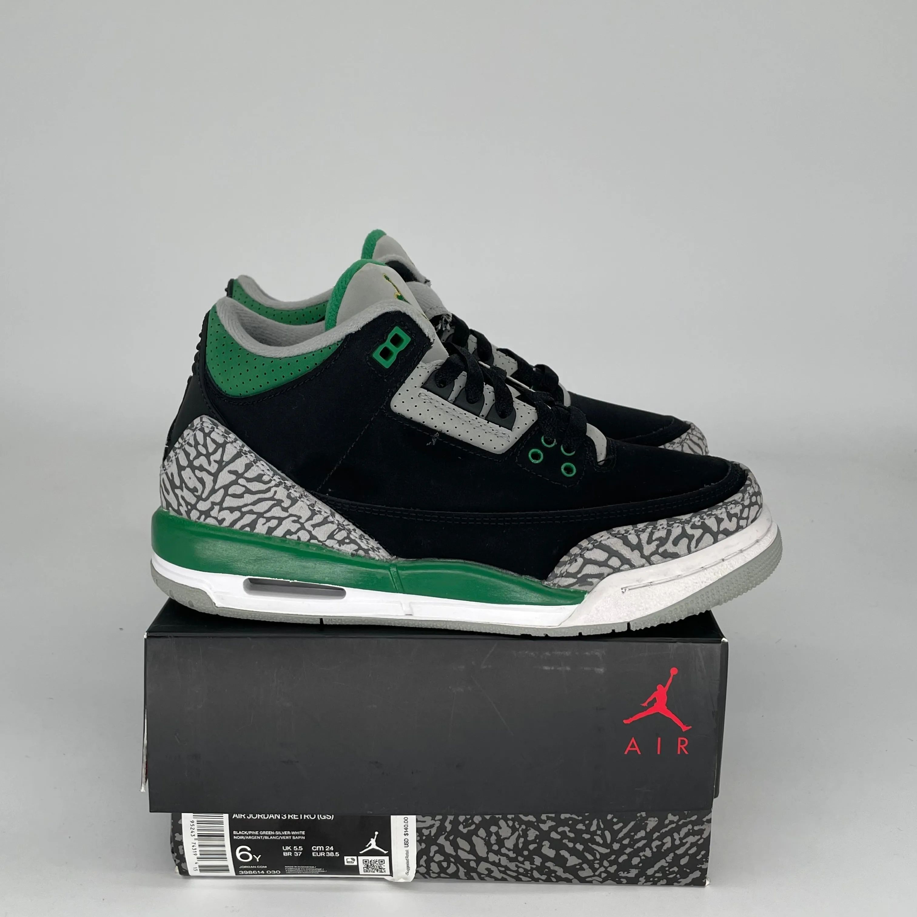 AIR JORDAN 3 PINE GREEN SIZE 6Y 398614-030
