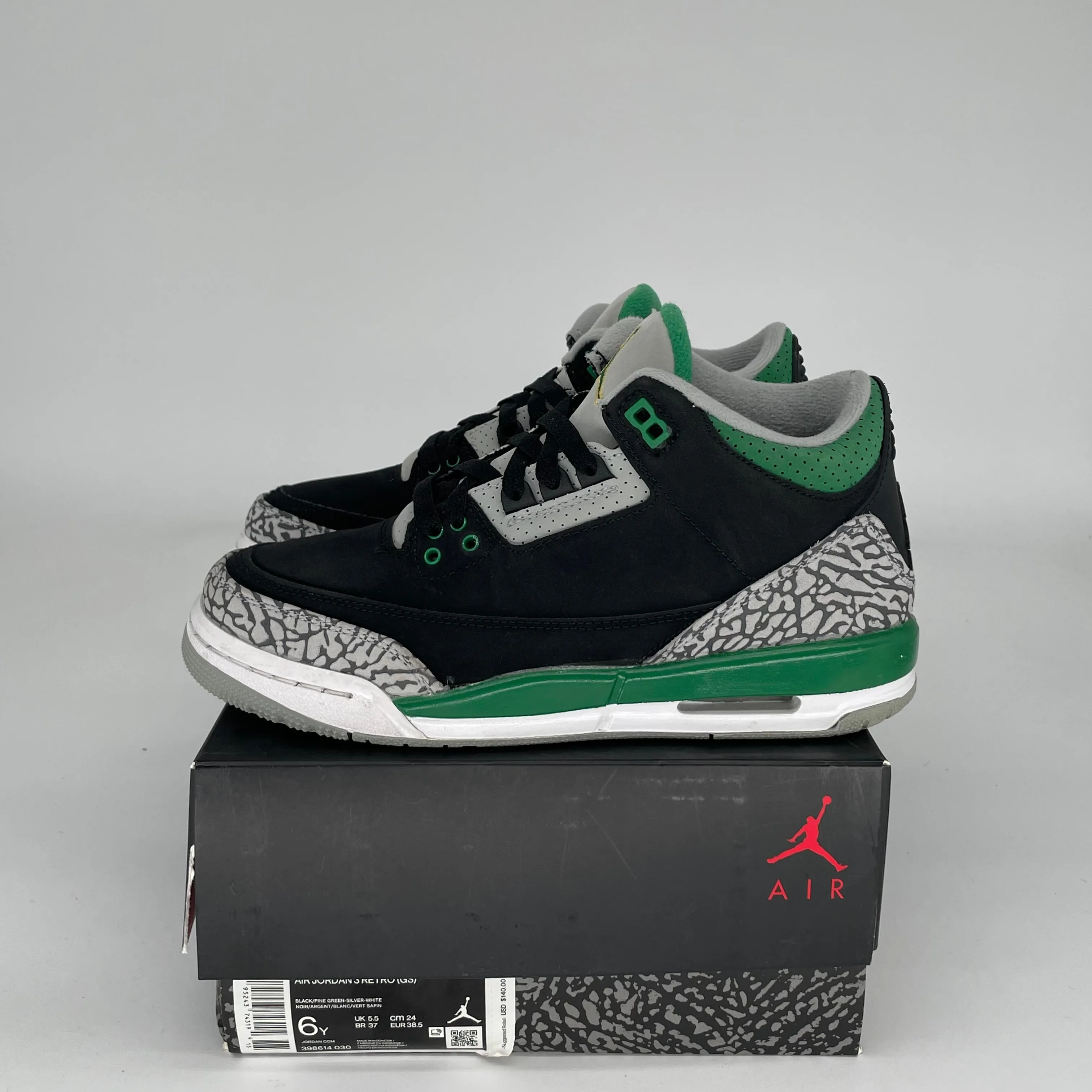 AIR JORDAN 3 PINE GREEN SIZE 6Y 398614-030