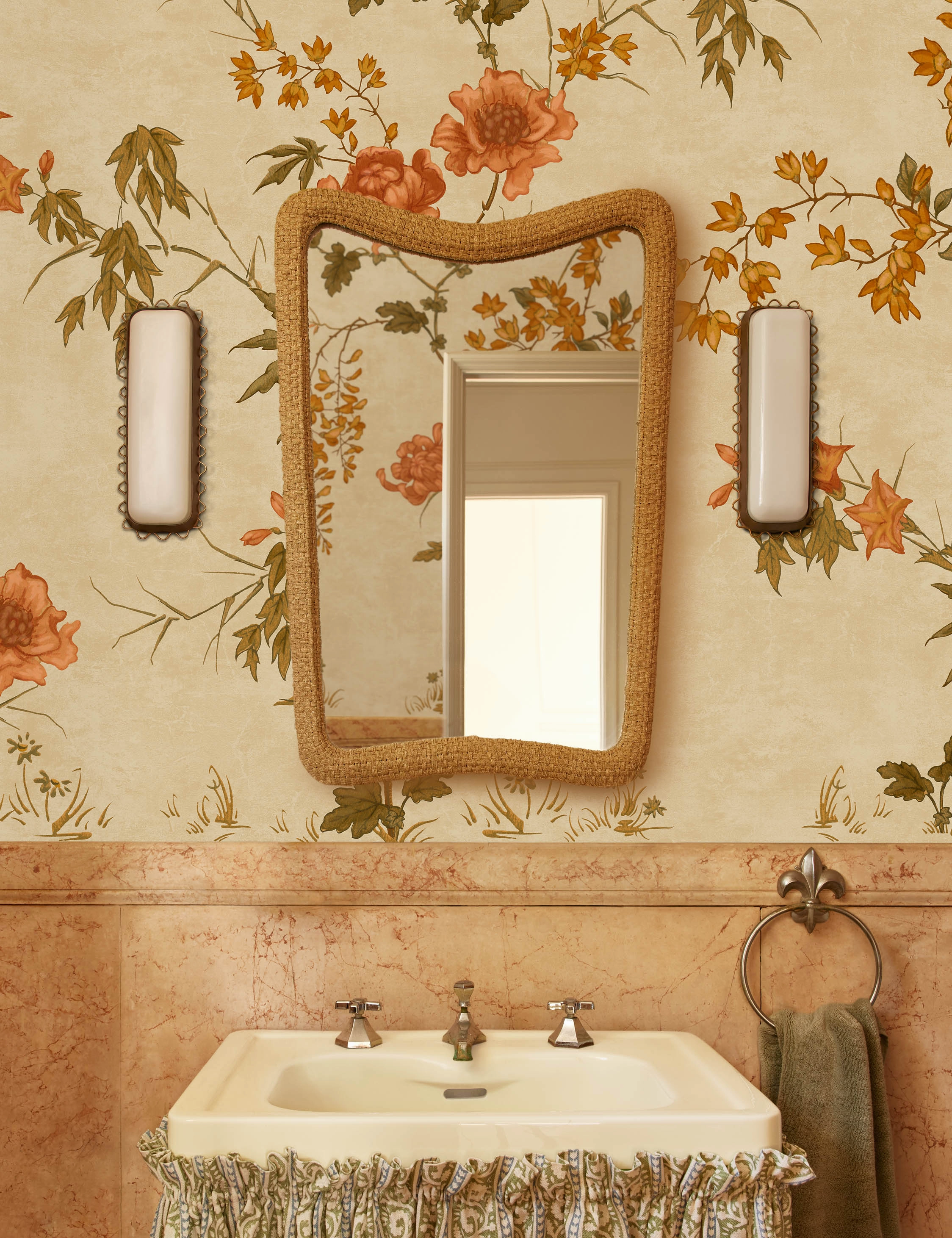 Anora Mirror 