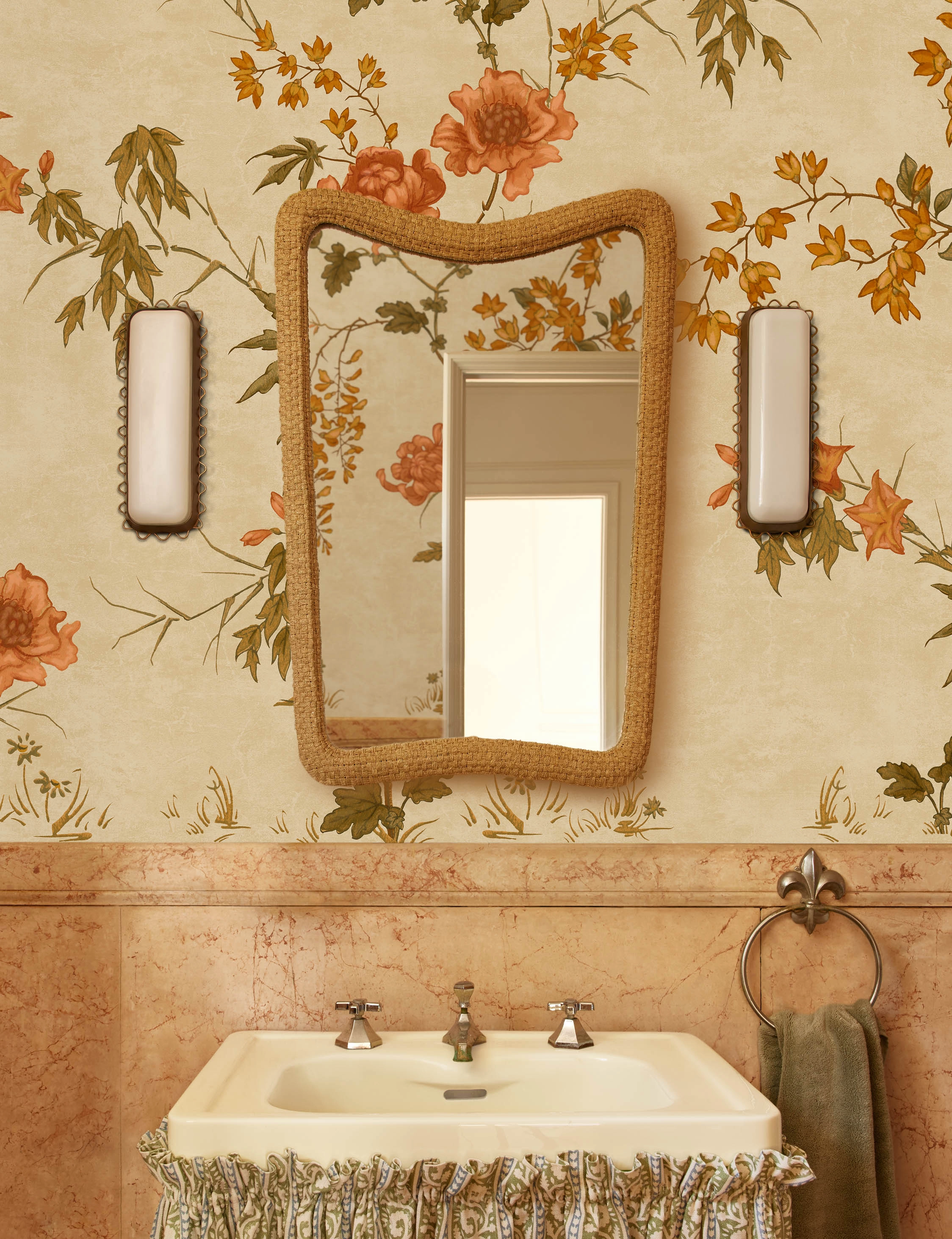 Anora Mirror 