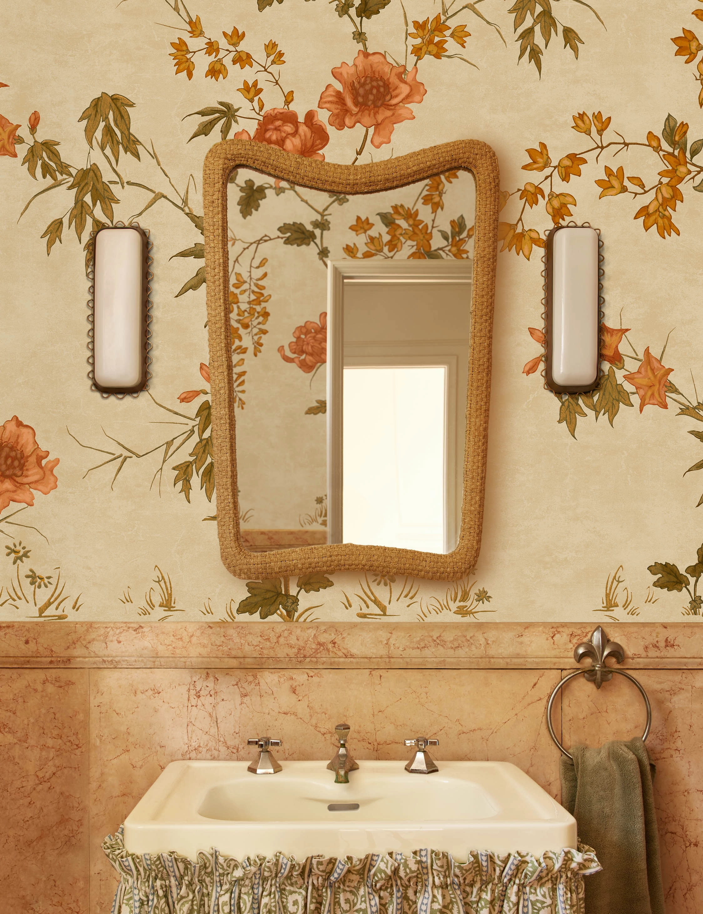 Anora Mirror 