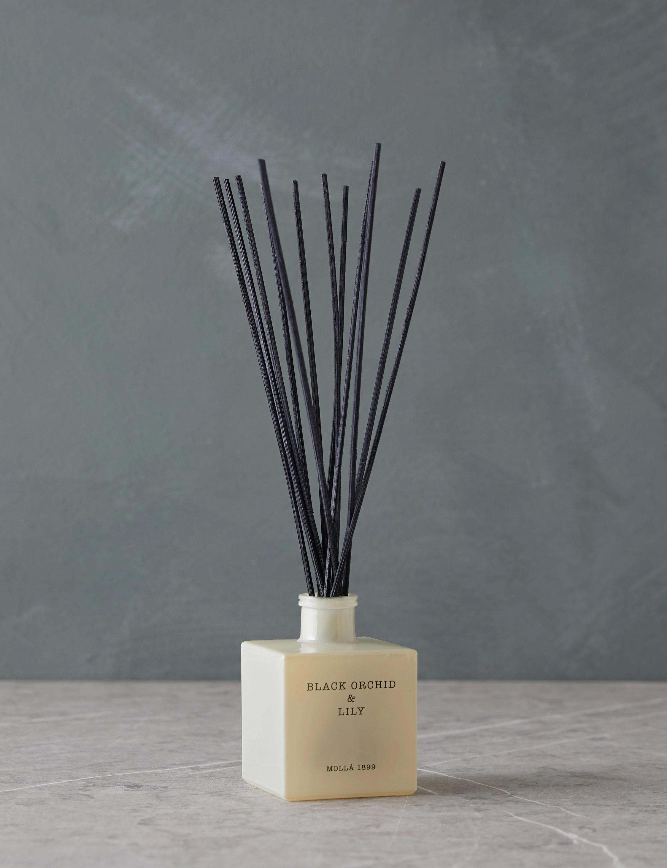 Boutique Fragrance by Cereria Molla