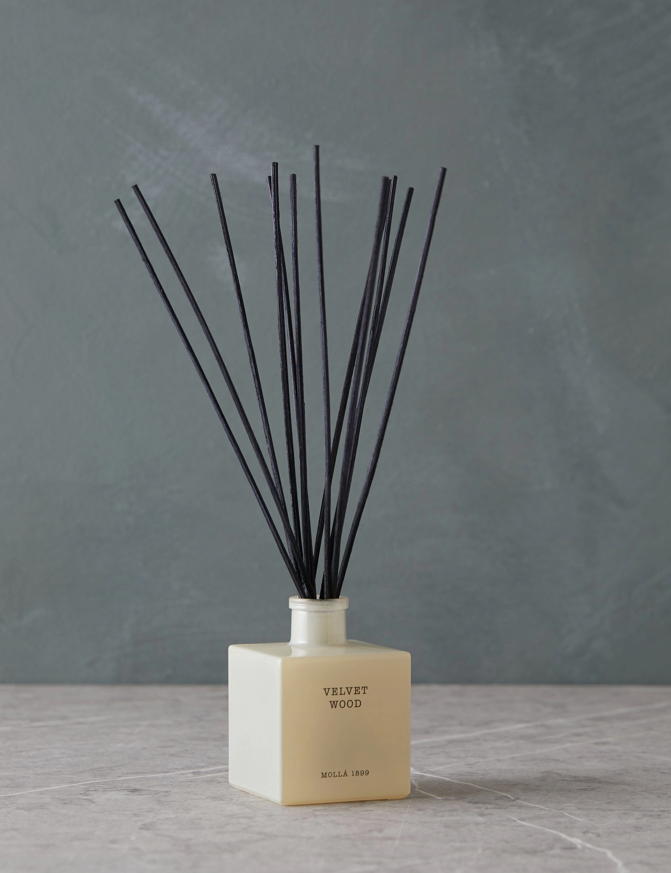 Boutique Fragrance by Cereria Molla