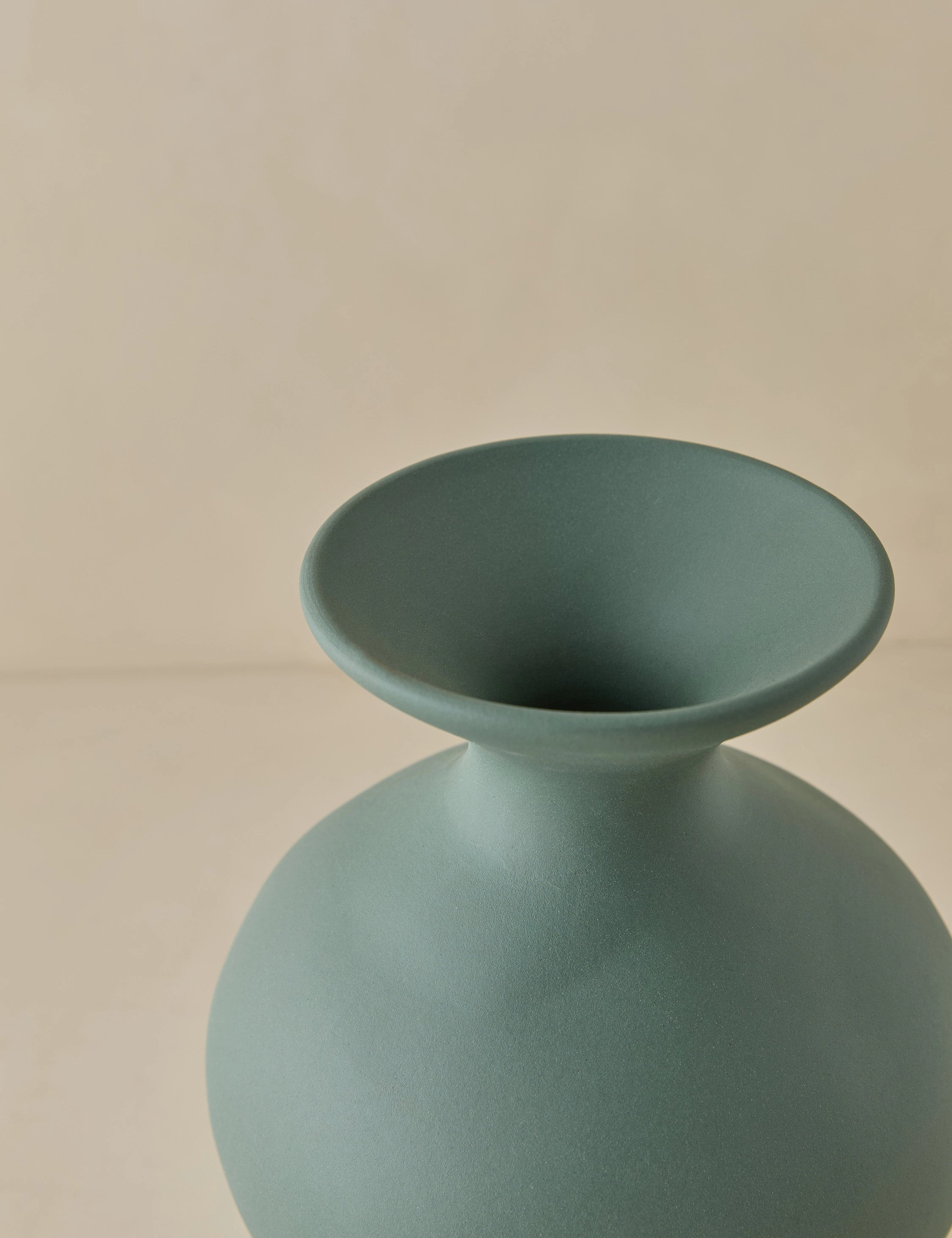Calista Vase