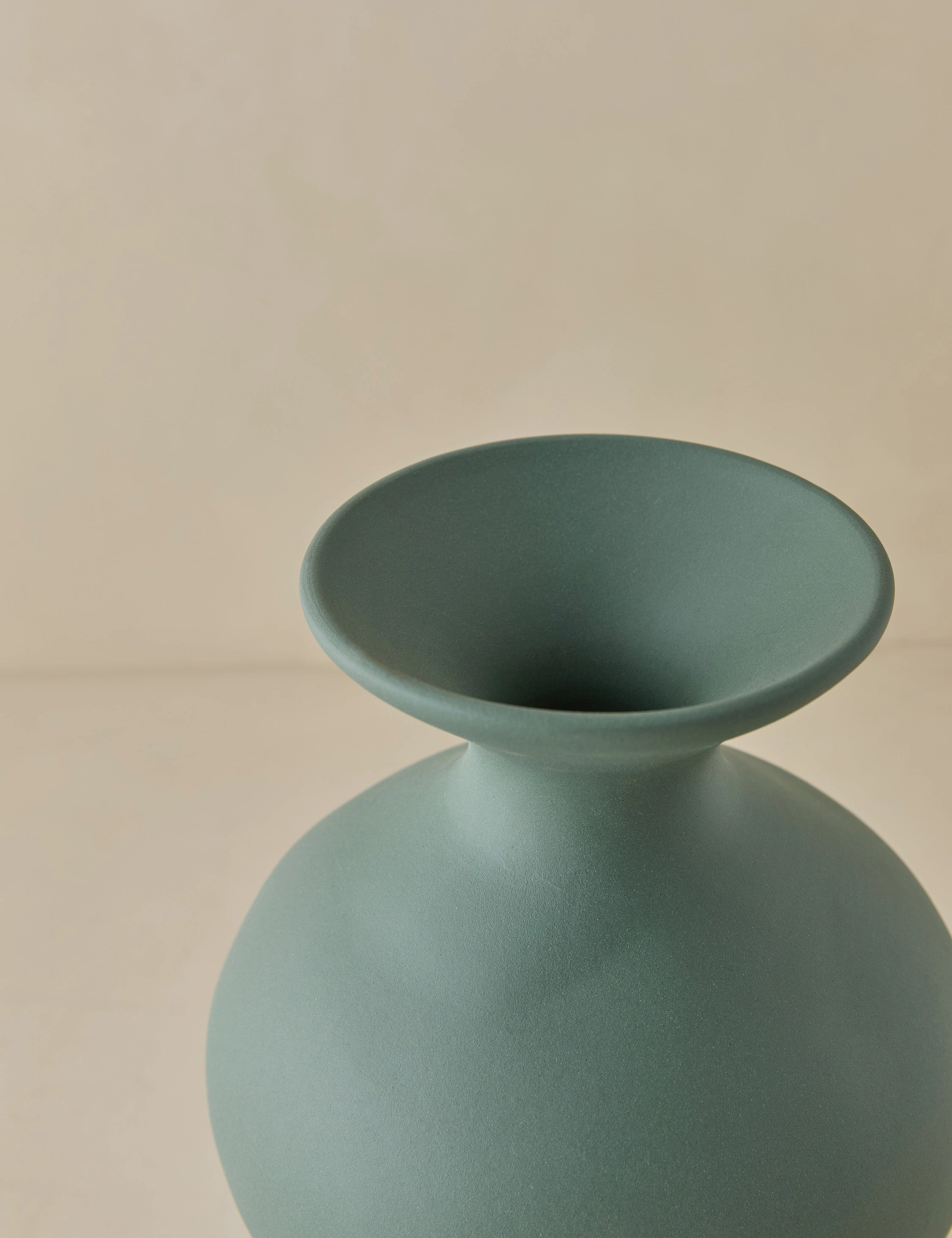 Calista Vase