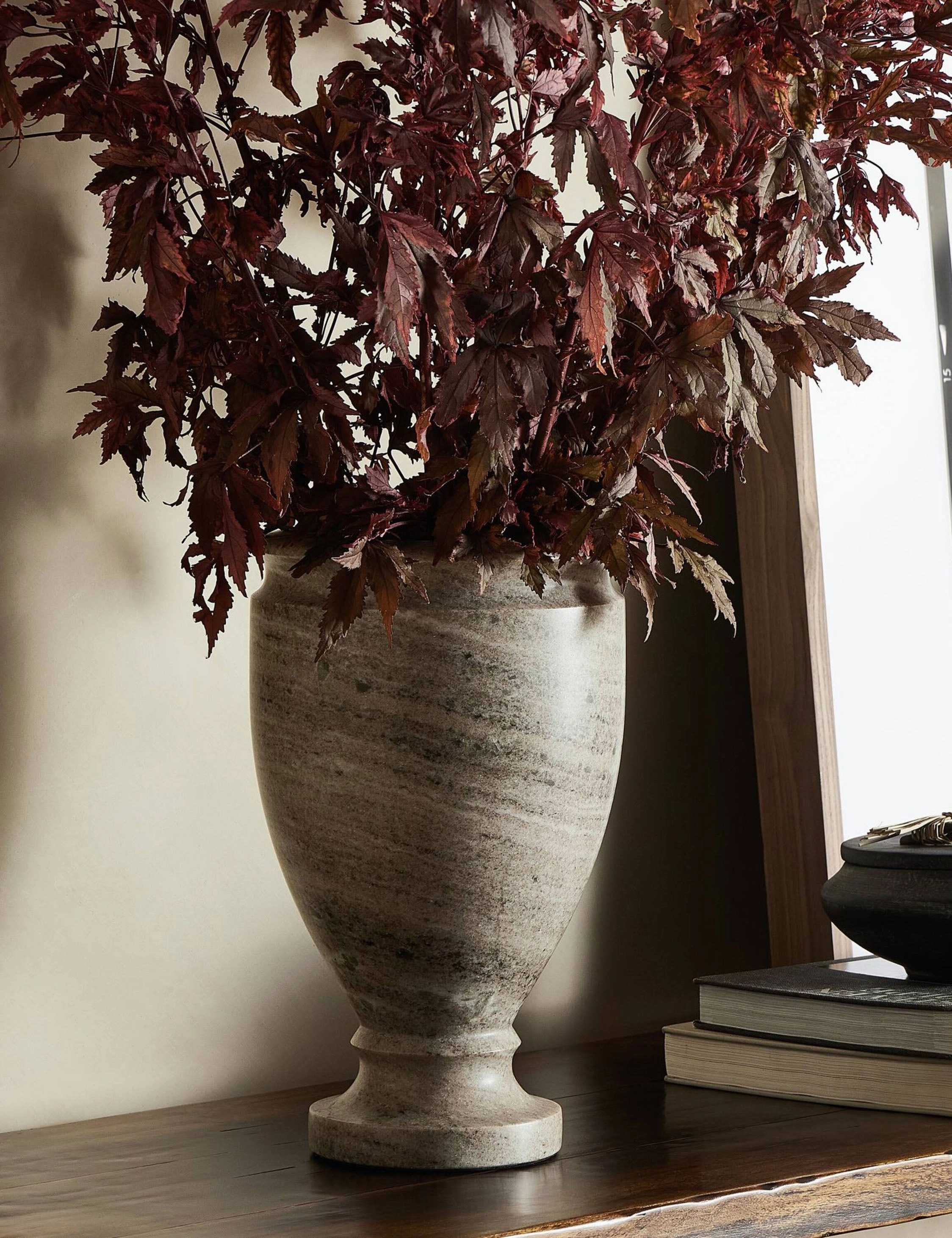 Cesar Vase