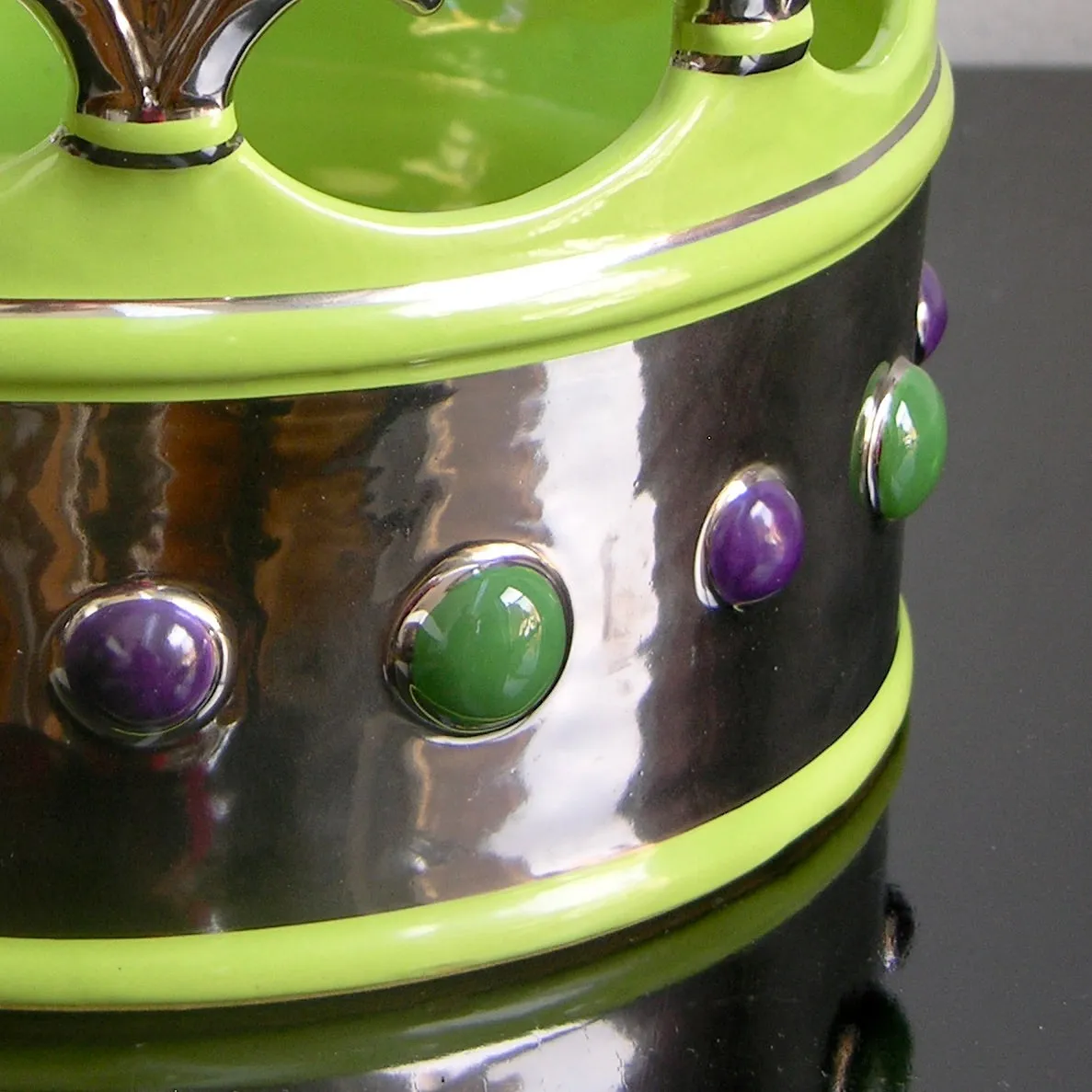 Contemporary Italian Apple Jade Green Majolica Crown Bowl with Platinum Accents