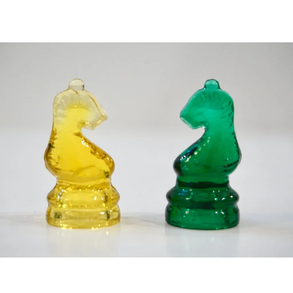 Contemporary Minimalist Green & Yellow Murano Glass Chess Set on Mirrored Board
