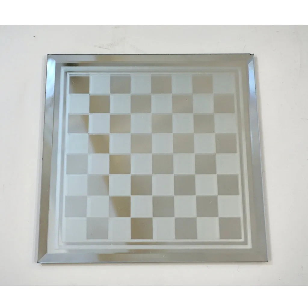Contemporary Minimalist Green & Yellow Murano Glass Chess Set on Mirrored Board