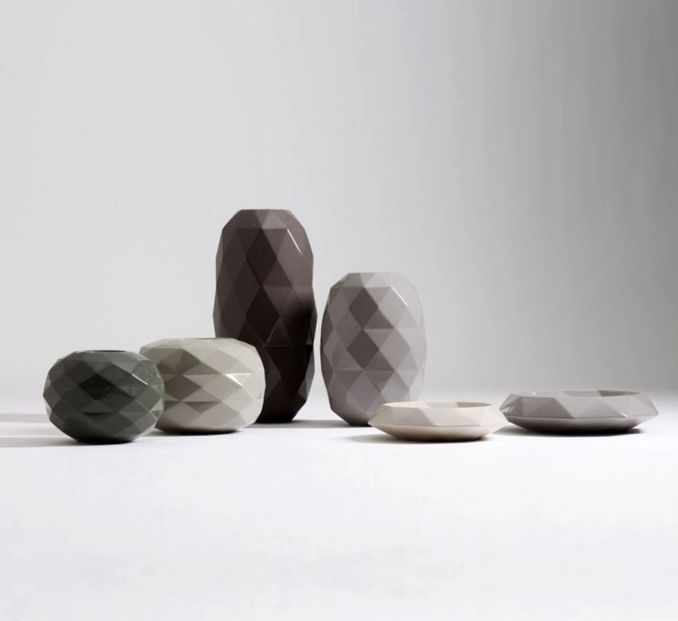 Cut Centerpiece Stone Grey Glossy