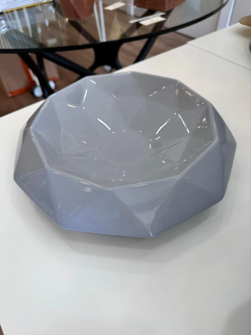 Cut Centerpiece Stone Grey Glossy