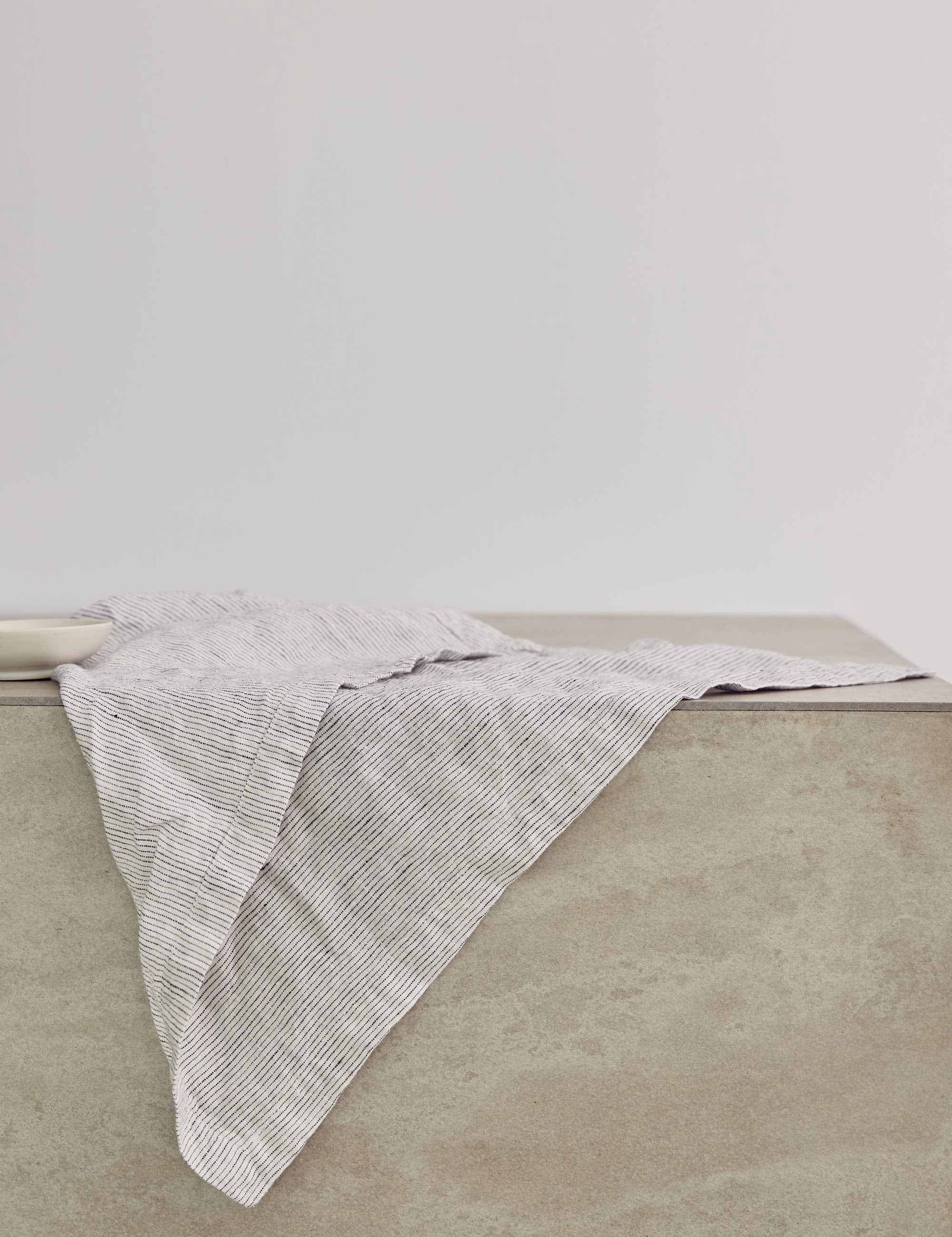 Linen Table Napkins (Set of 4) by Cultiver