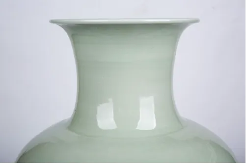 Lion Mouth Porcelain Mint Celadon Jar
