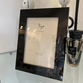 Lucite - Acrylic Frame Black Solid 8" 