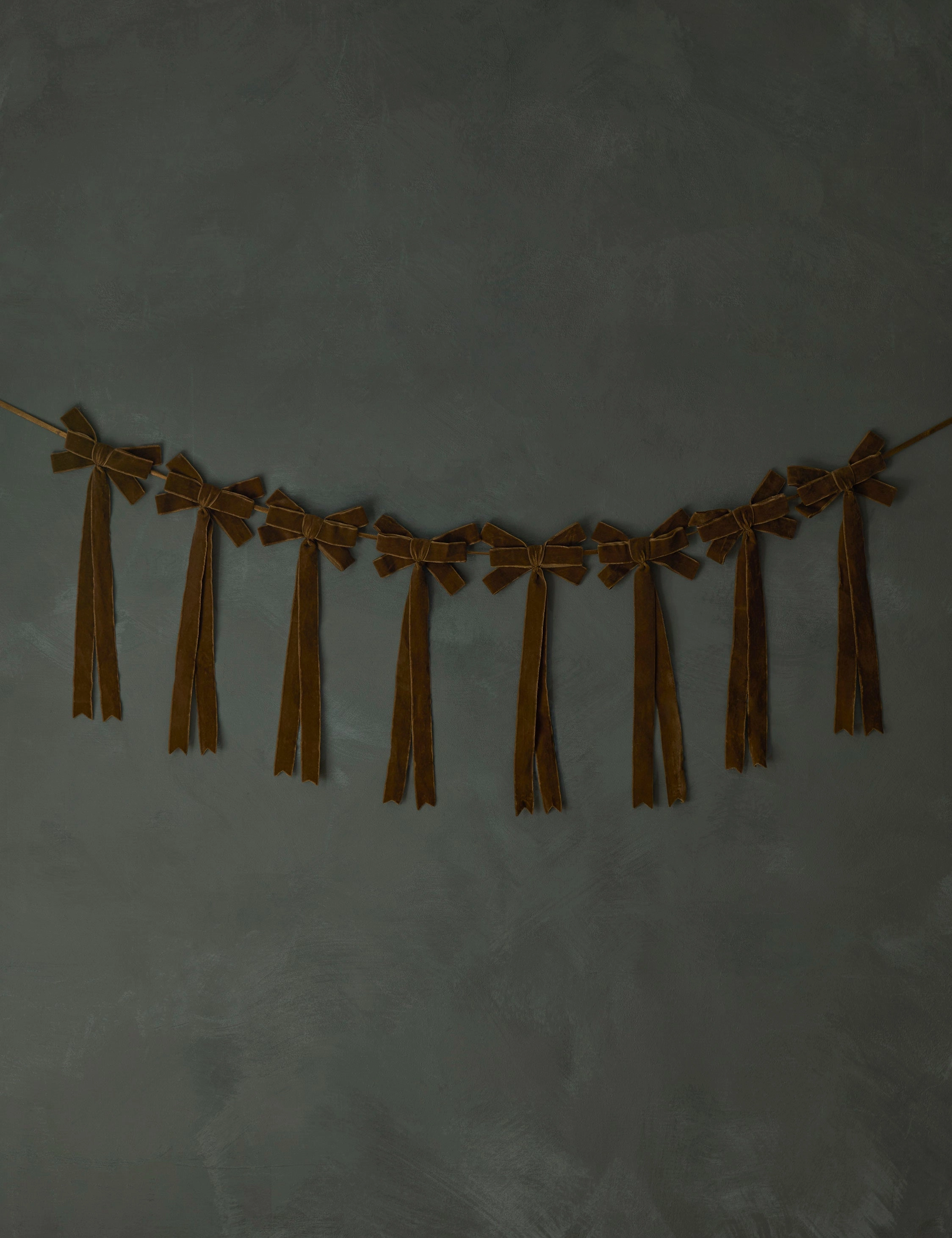 Mauree Velvet Garland