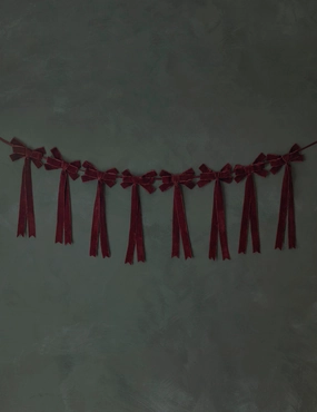 Mauree Velvet Garland 