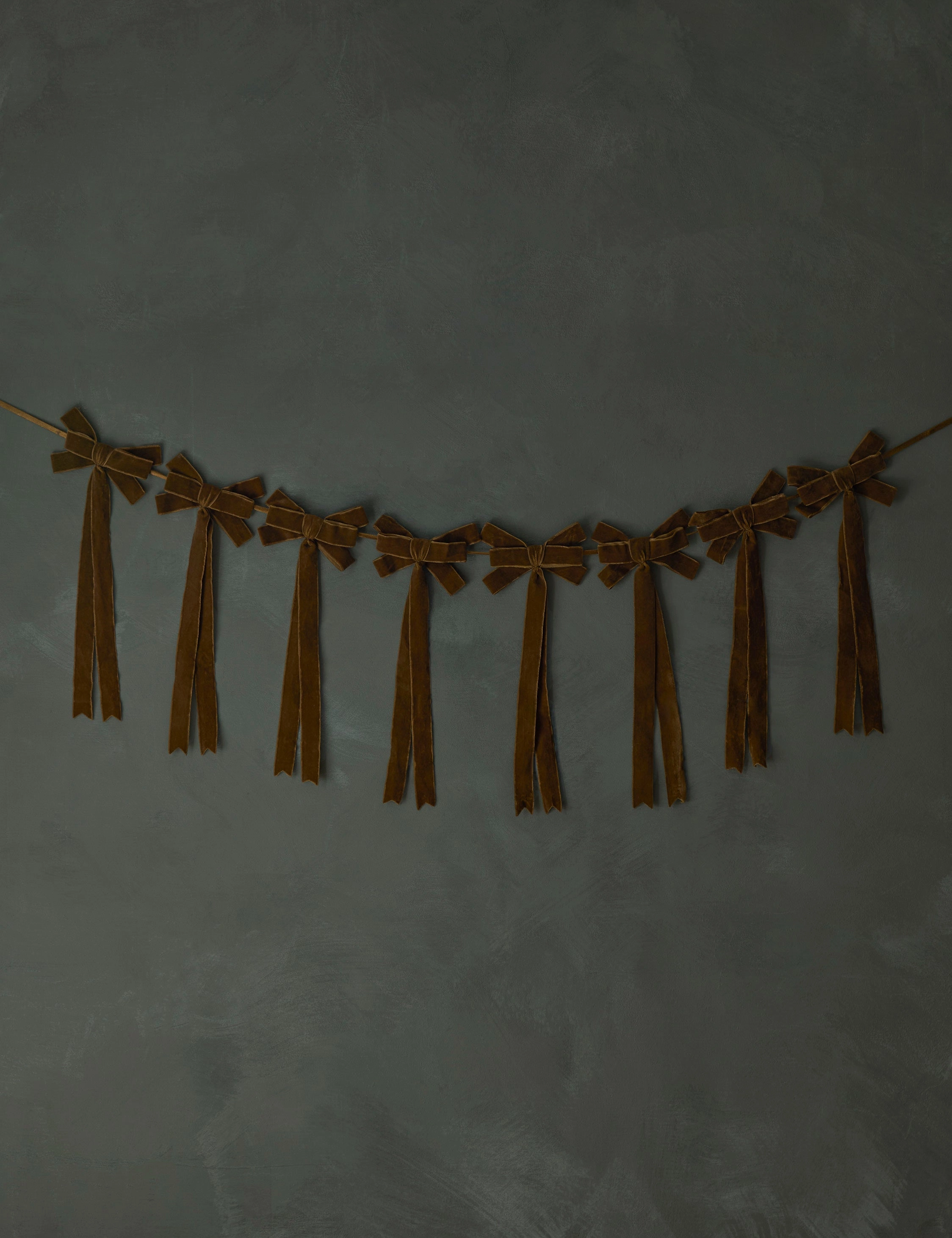 Mauree Velvet Garland