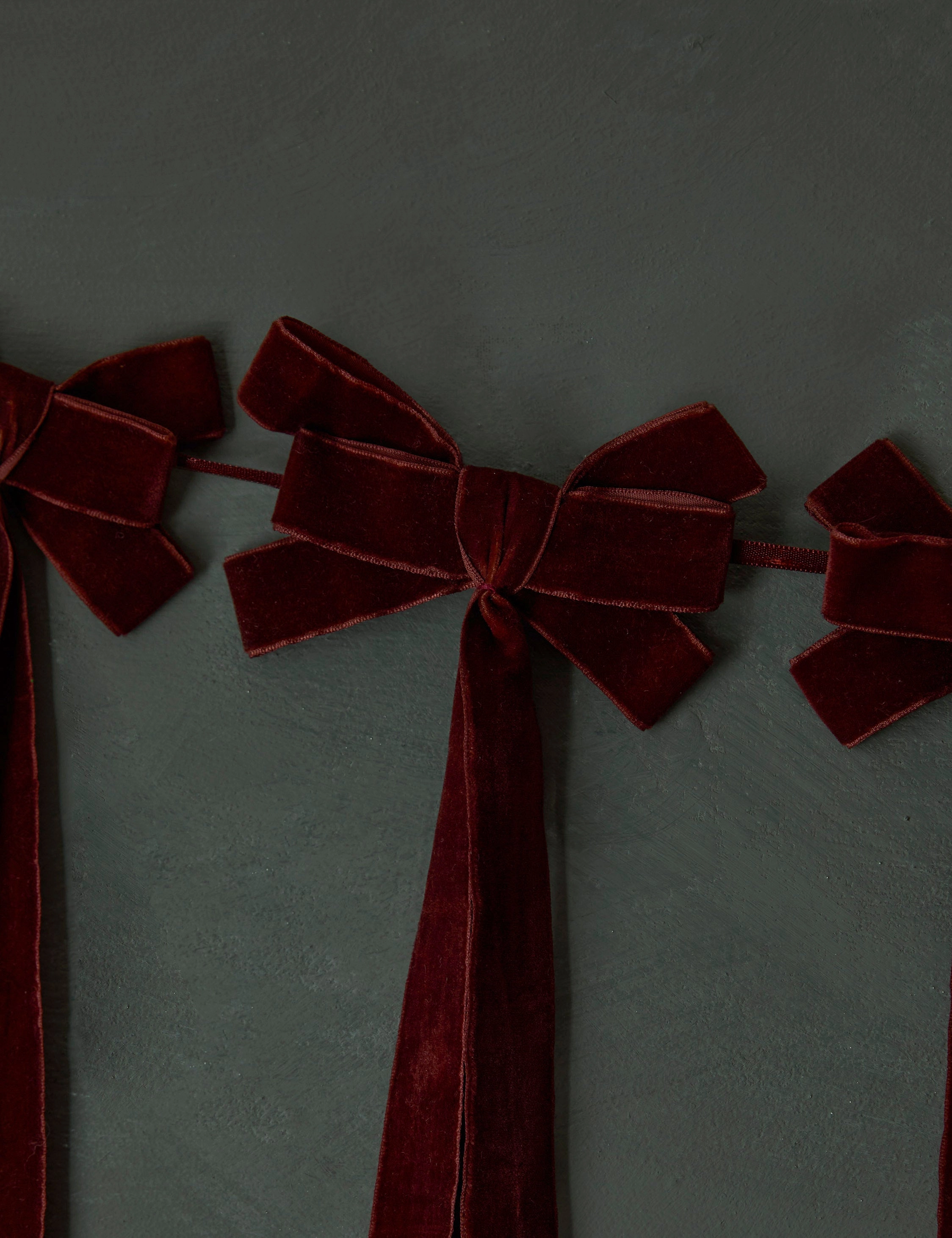 Mauree Velvet Garland