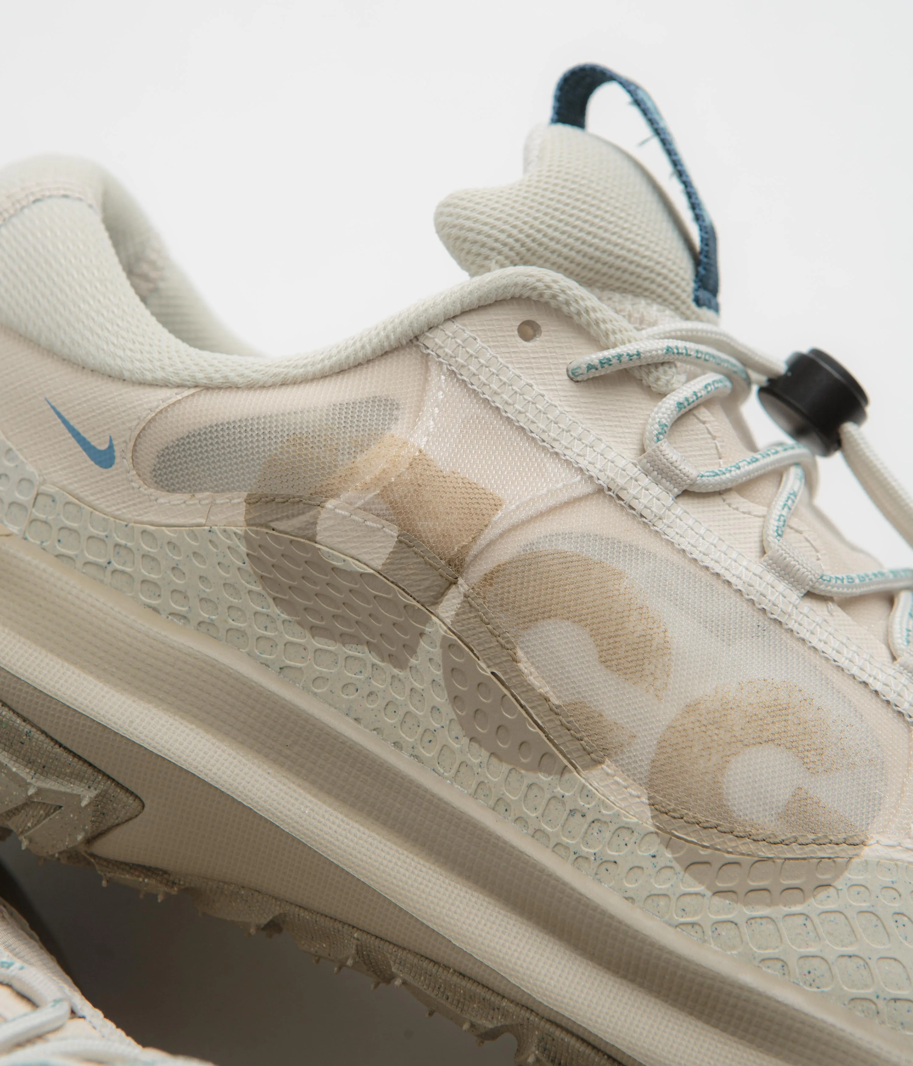 Nike ACG Mountain Fly 2 Low Shoes - Light Orewood Brown / Khaki - Light Bone Nike ACG Outdoor Clothing