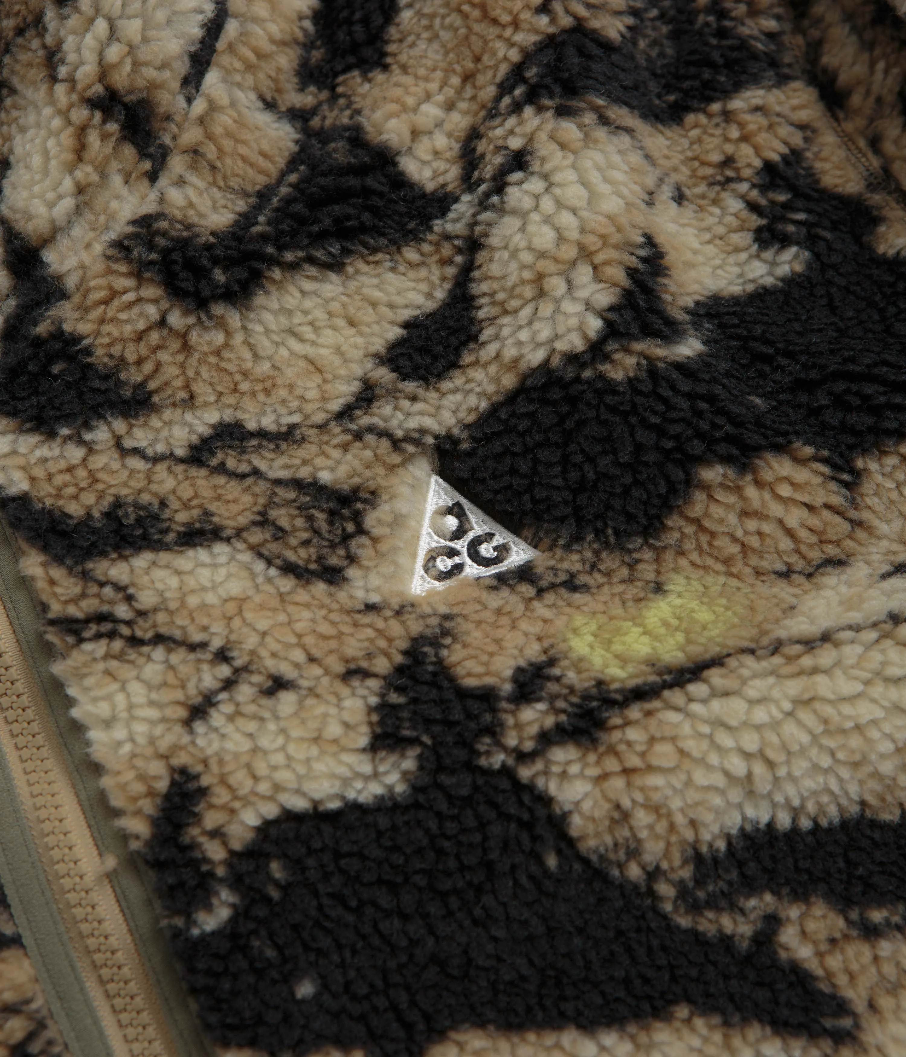 Nike ACG Windproof Half Zip Fleece - Parachute Beige / Summit White Nike ACG Outdoor Clothing