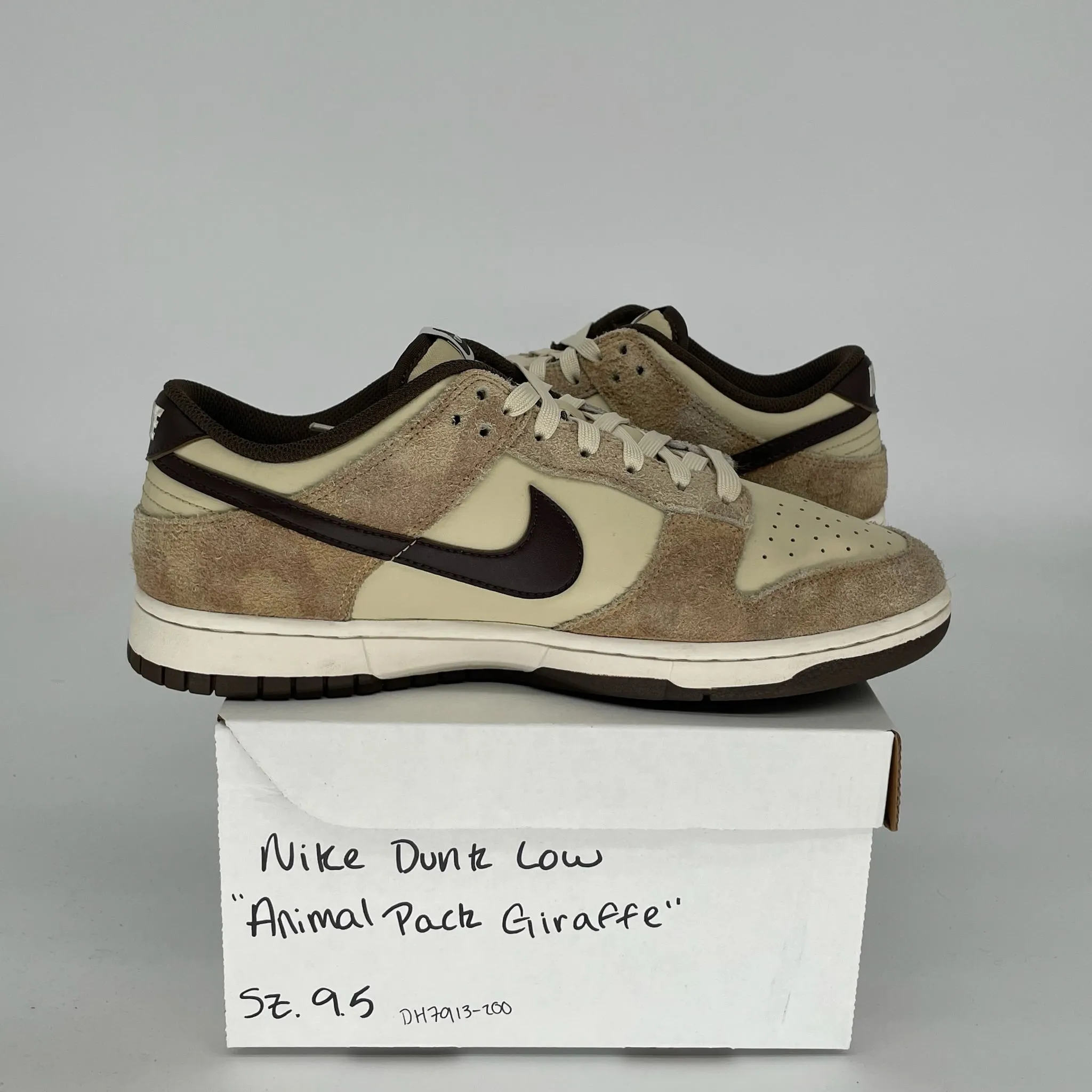 NIKE DUNK LOW ANIMAL PACK GIRAFFE SIZE 9.5 DH7913-200