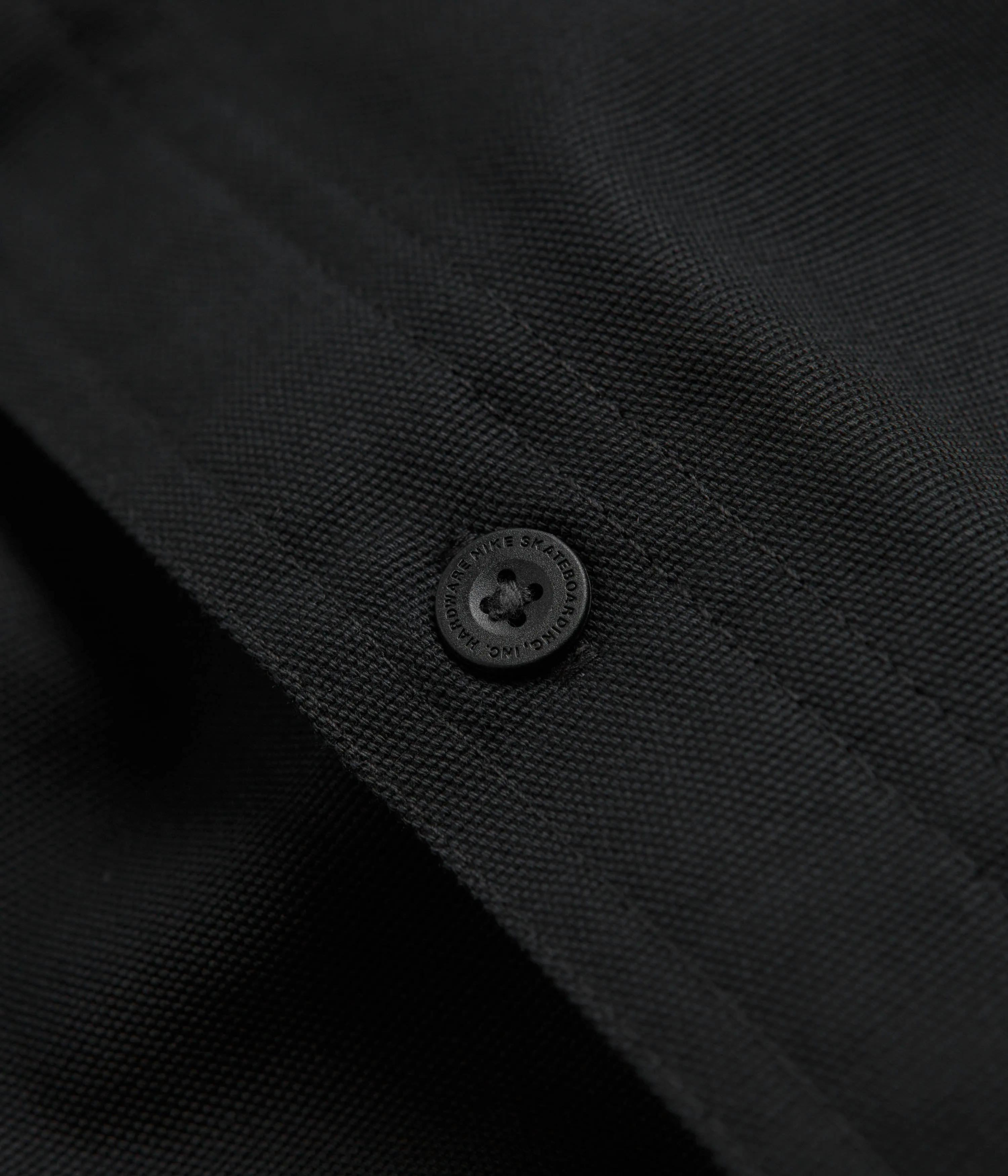 Nike SB New Essential Woven Shirt - Black / White Nike SB Clothing