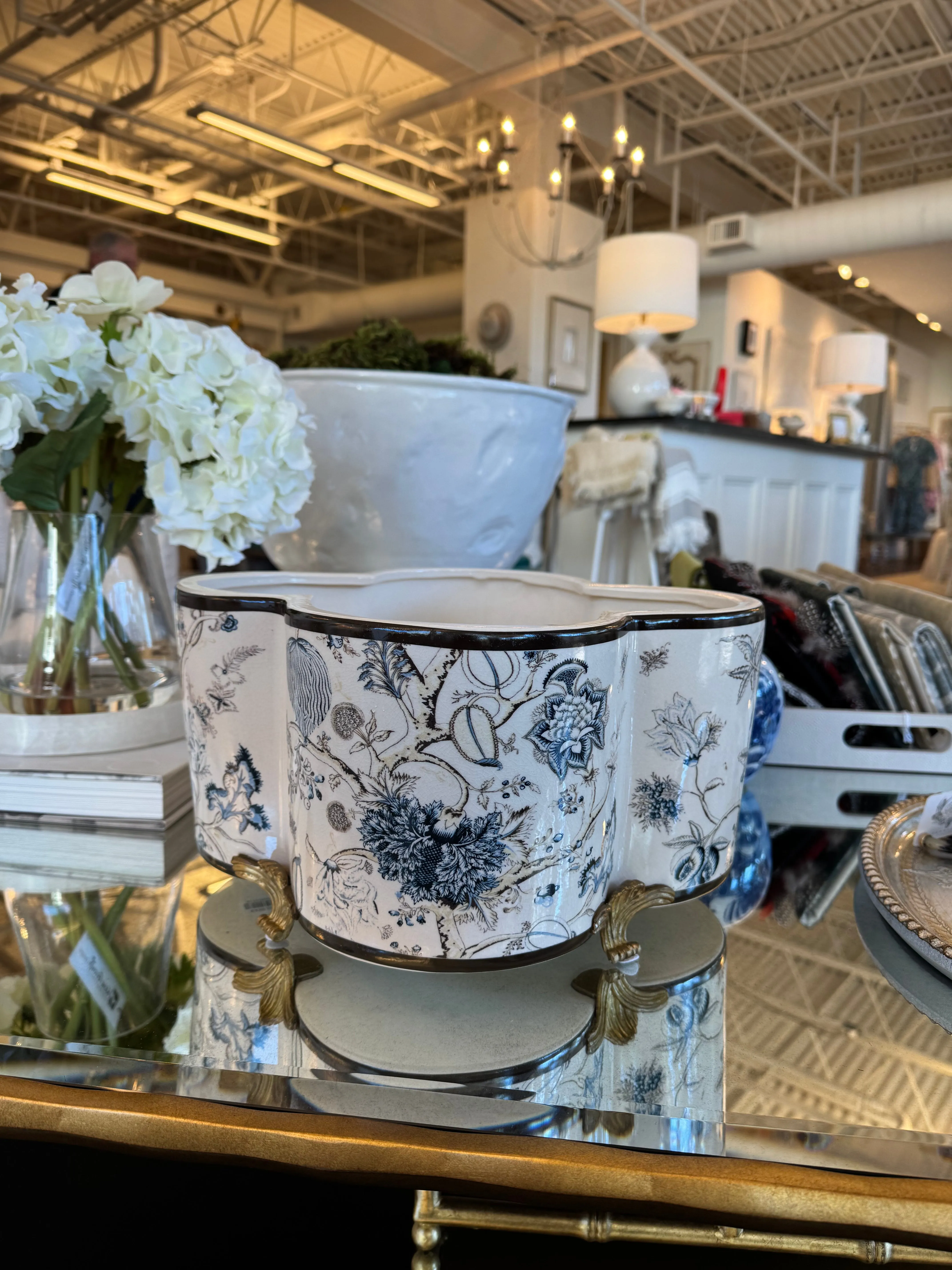 Pondicherry Quatrefoil Planter