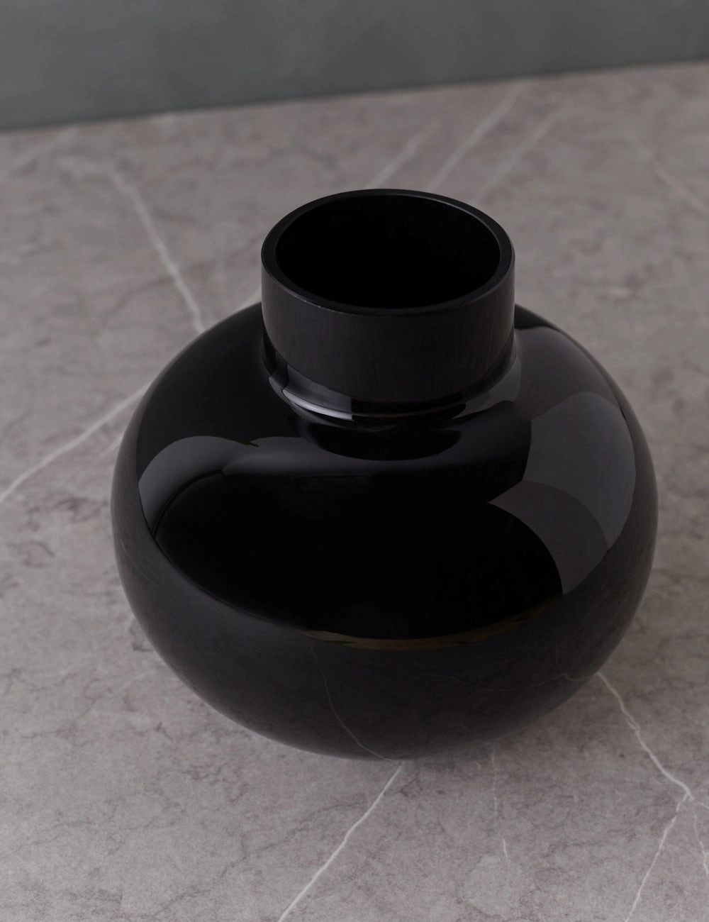Sagen Vase
