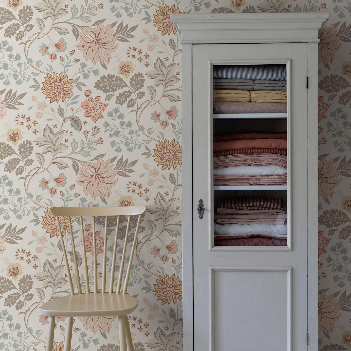 Schumacher Alicia Print Wallpaper