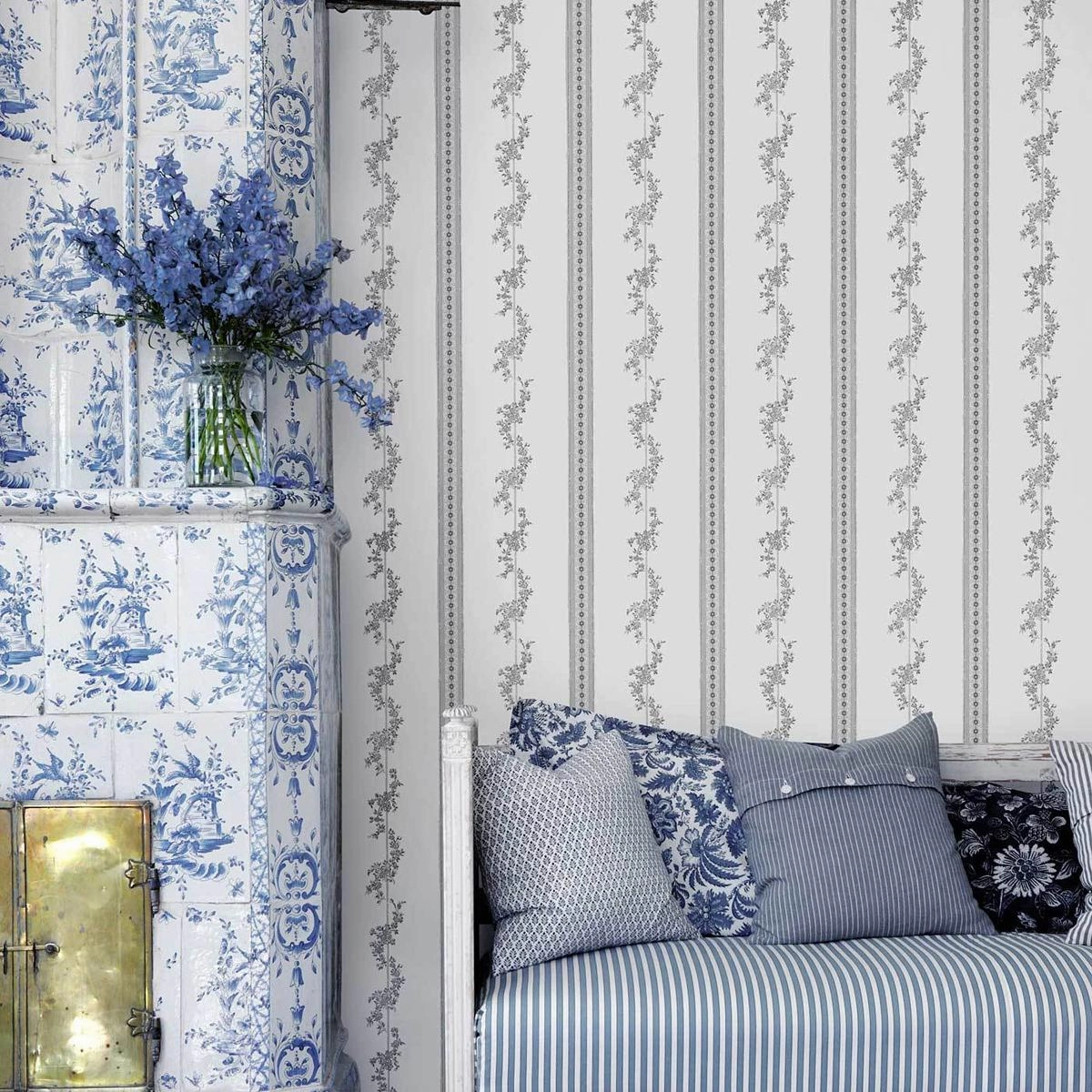 Schumacher Drottningholm Wallpaper 