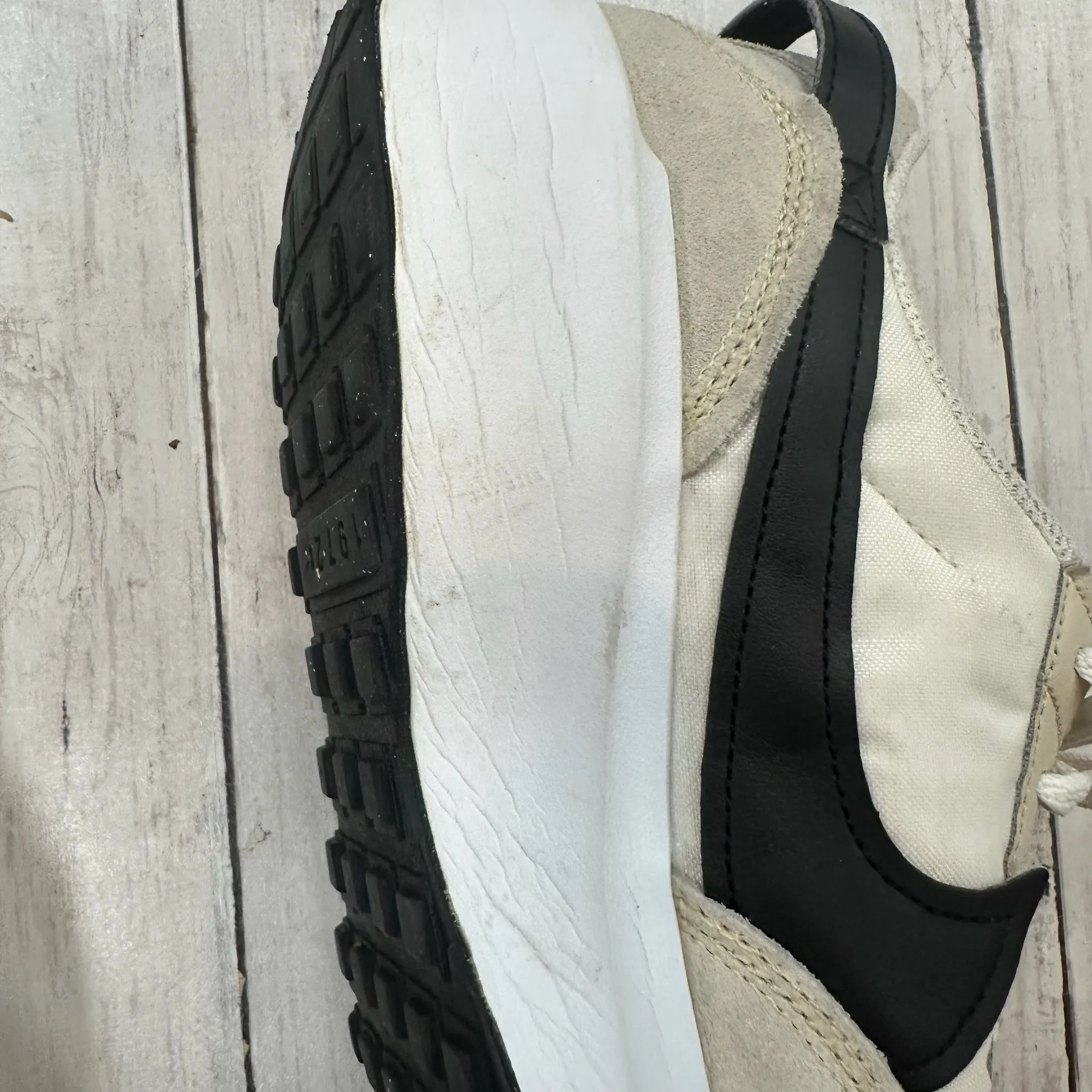 Shoes Athletic By Nike In Cream, Size: 10 nike