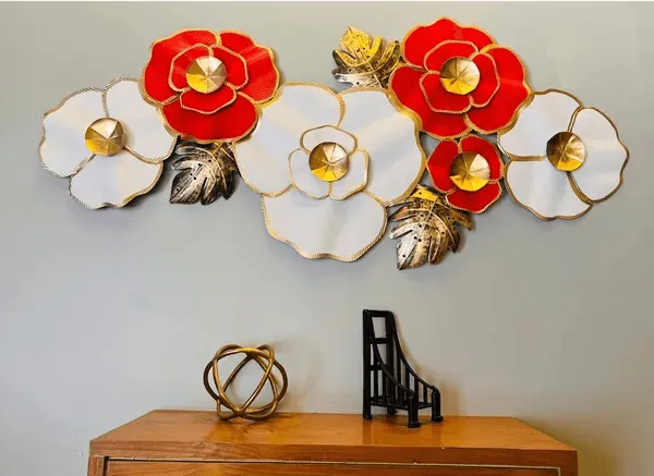 SIMPLE GOLDY AND RED WALL ART 