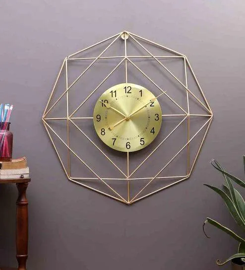SIMPLE  SHARP WALL CLOCK 